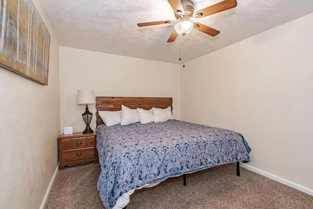 Bedroom, Bed in Suites of Lava Hot Springs