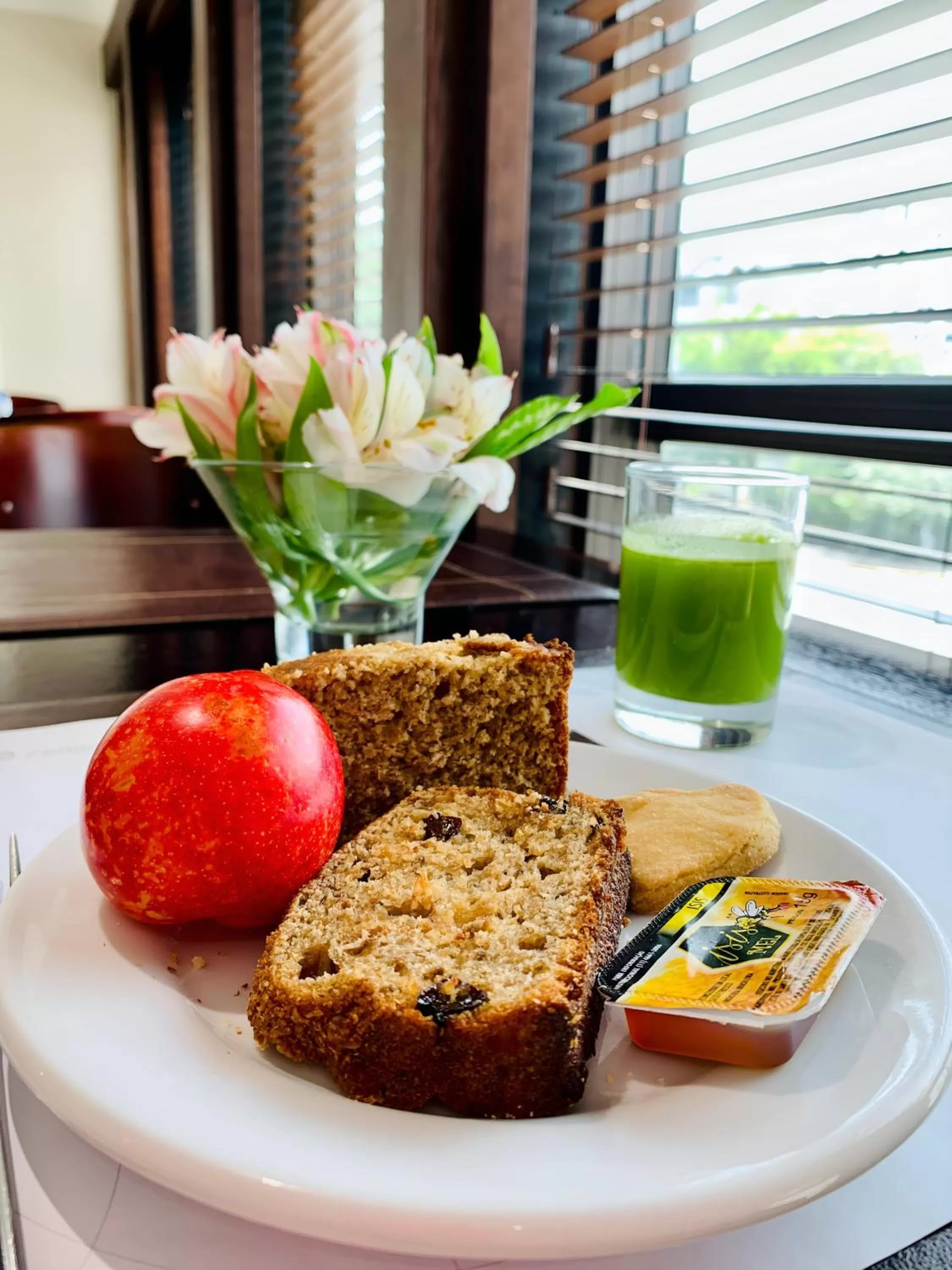 Breakfast in Blue Tree Towers Joinville