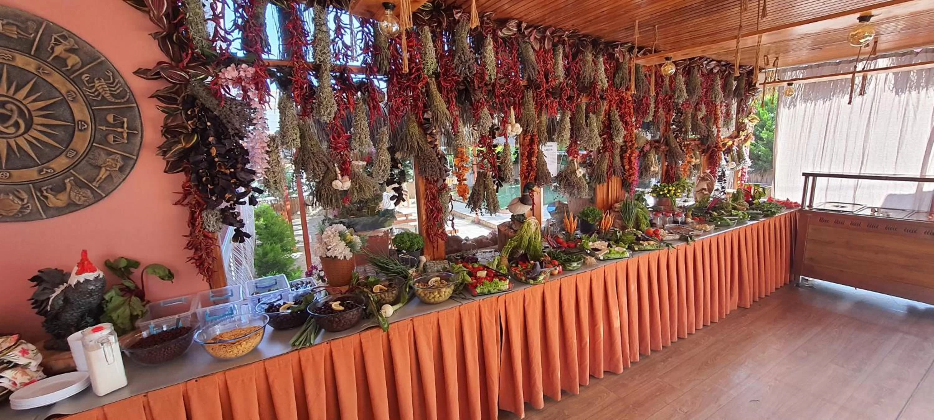 Restaurant/places to eat in Grand Yayla Hotel