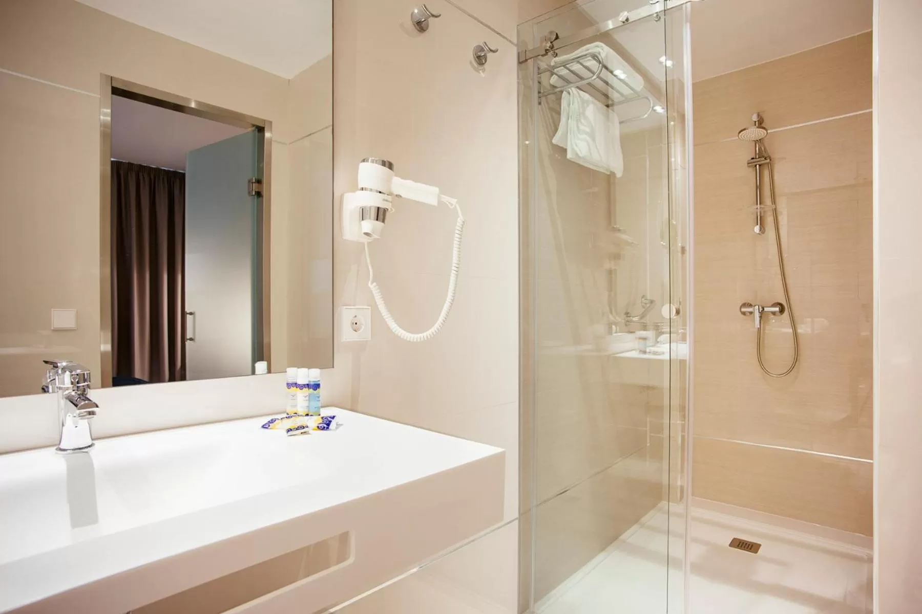 Shower in Globales Acis y Galatea