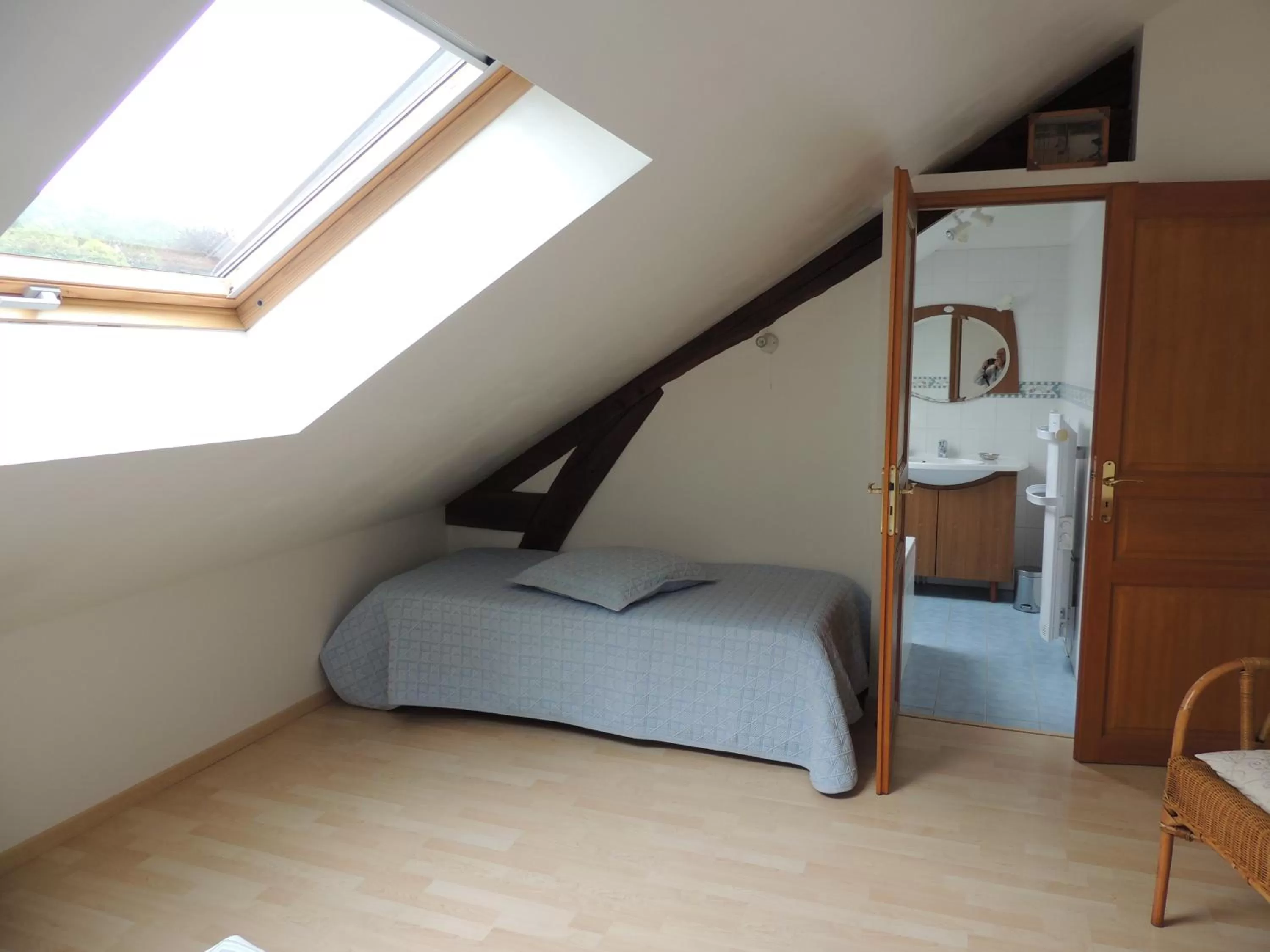 Bed in Chambre d'hôtes de Charleval