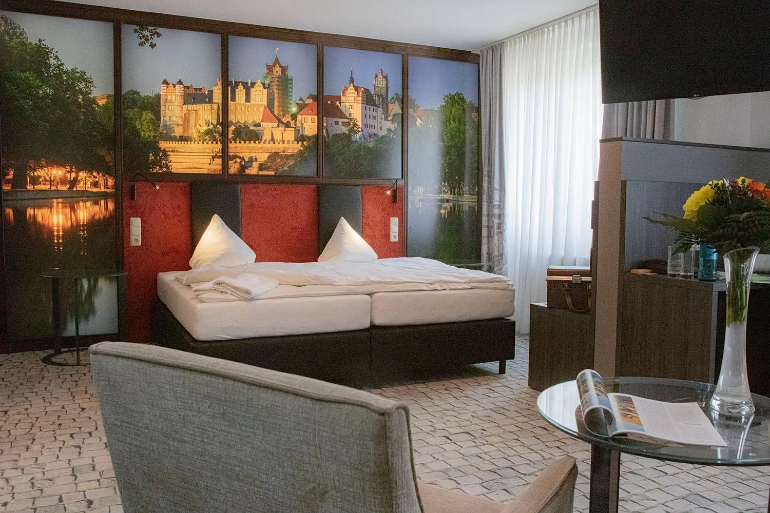Photo of the whole room, Bed in SL'otel im Parforcehaus