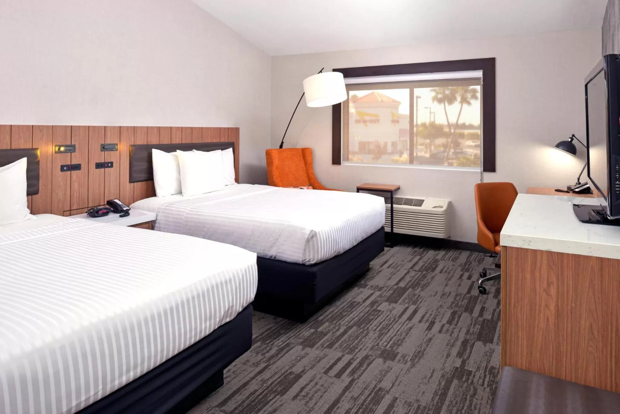 Photo of the whole room, Bed in Modesto Hotel - Gateway to Yosemite