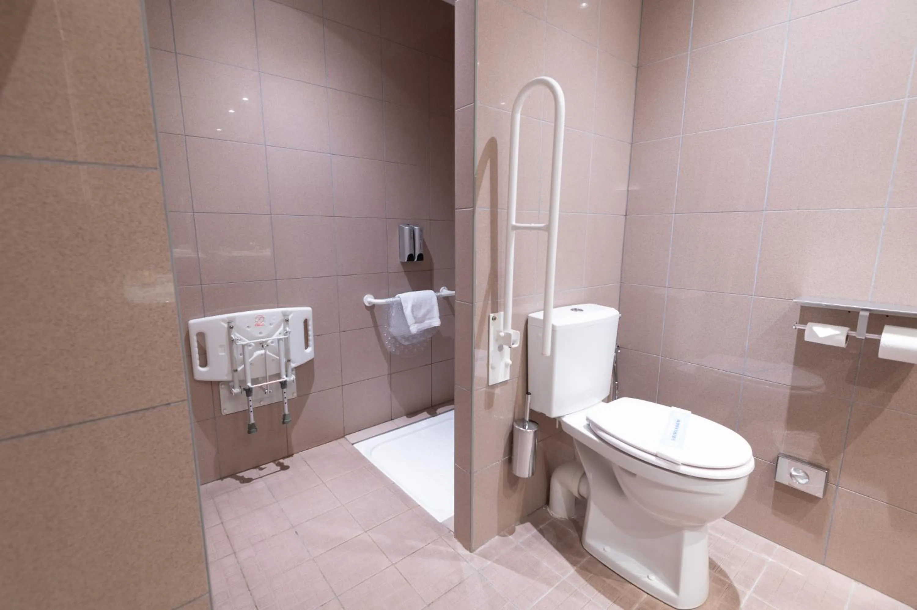 Bathroom in Grand Hôtel Du Tonneau D'Or