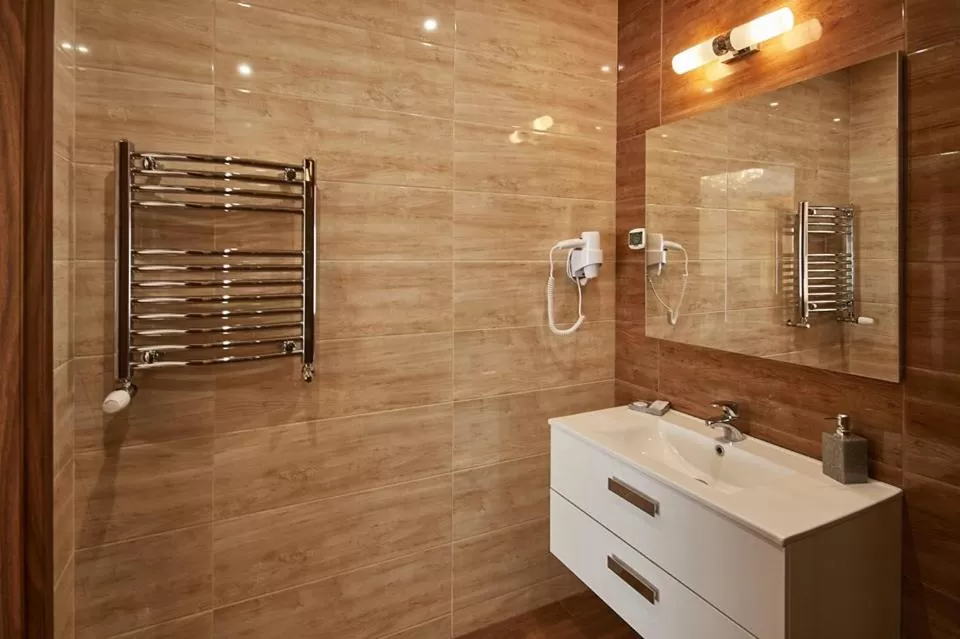 Bathroom in Hotel Melodia ***