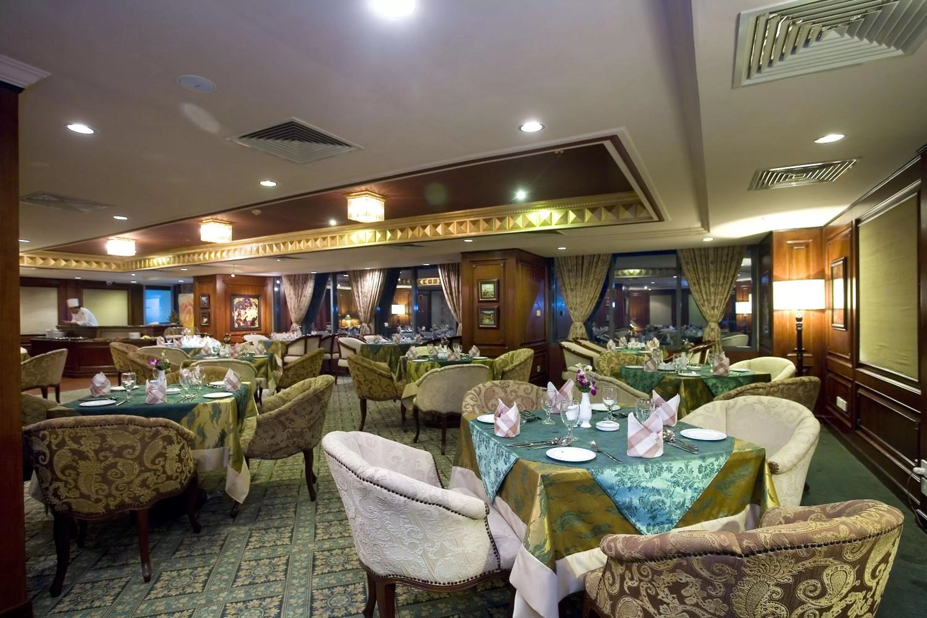 Restaurant/places to eat in Hotel Sarina