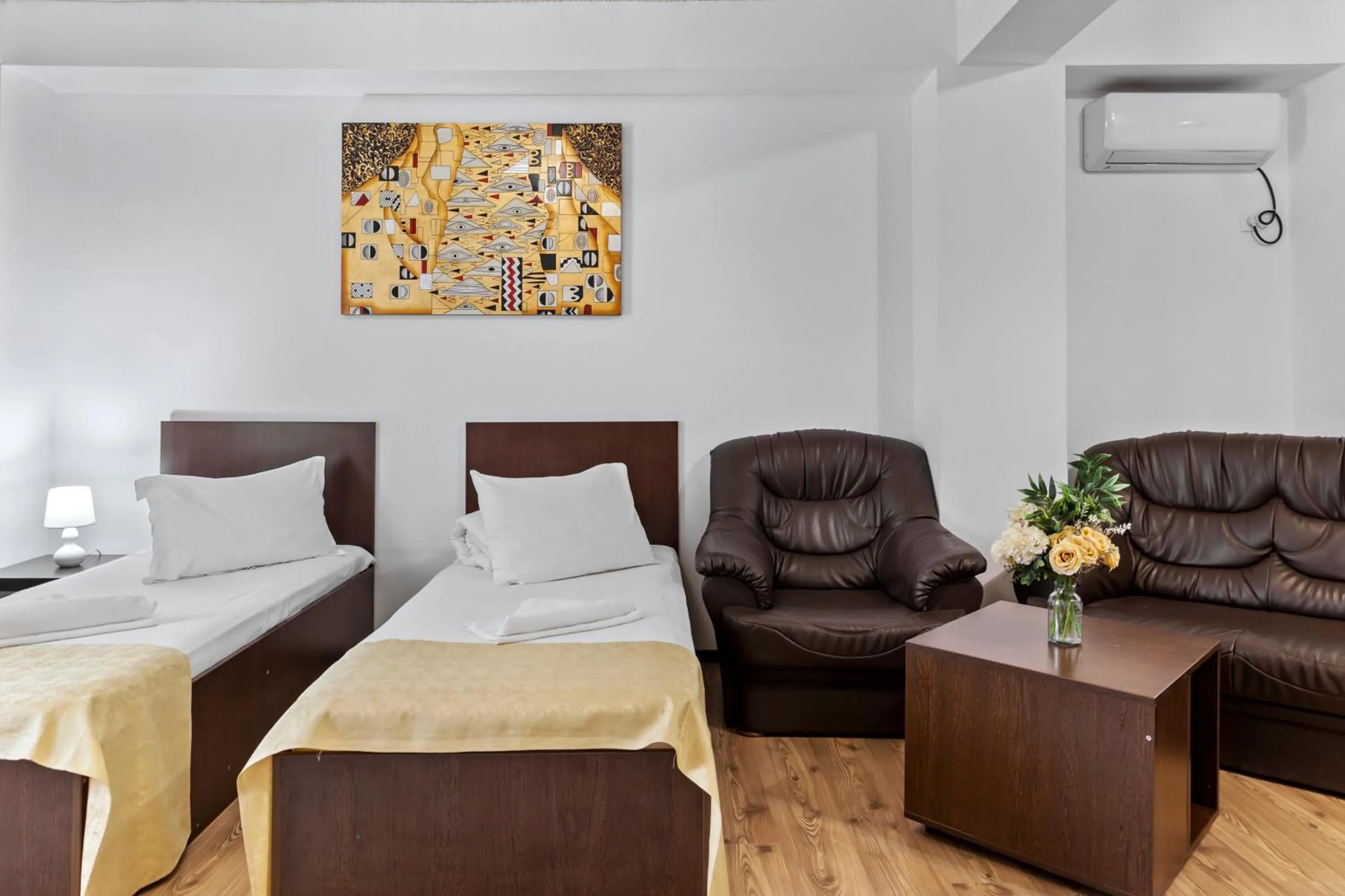 Bed in Hotel Charter Otopeni