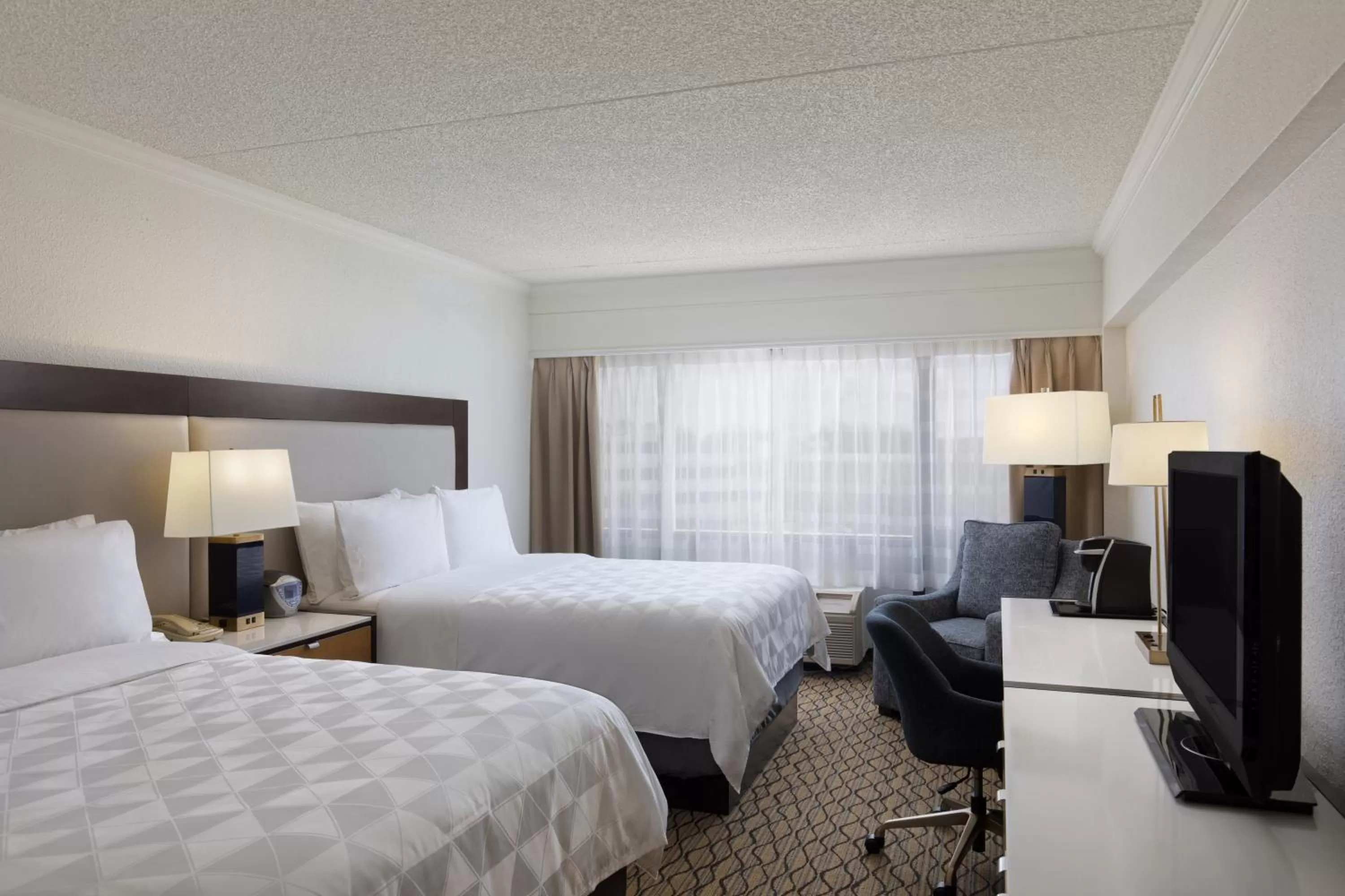 Photo of the whole room, Bed in Holiday Inn Clark - Newark by IHG