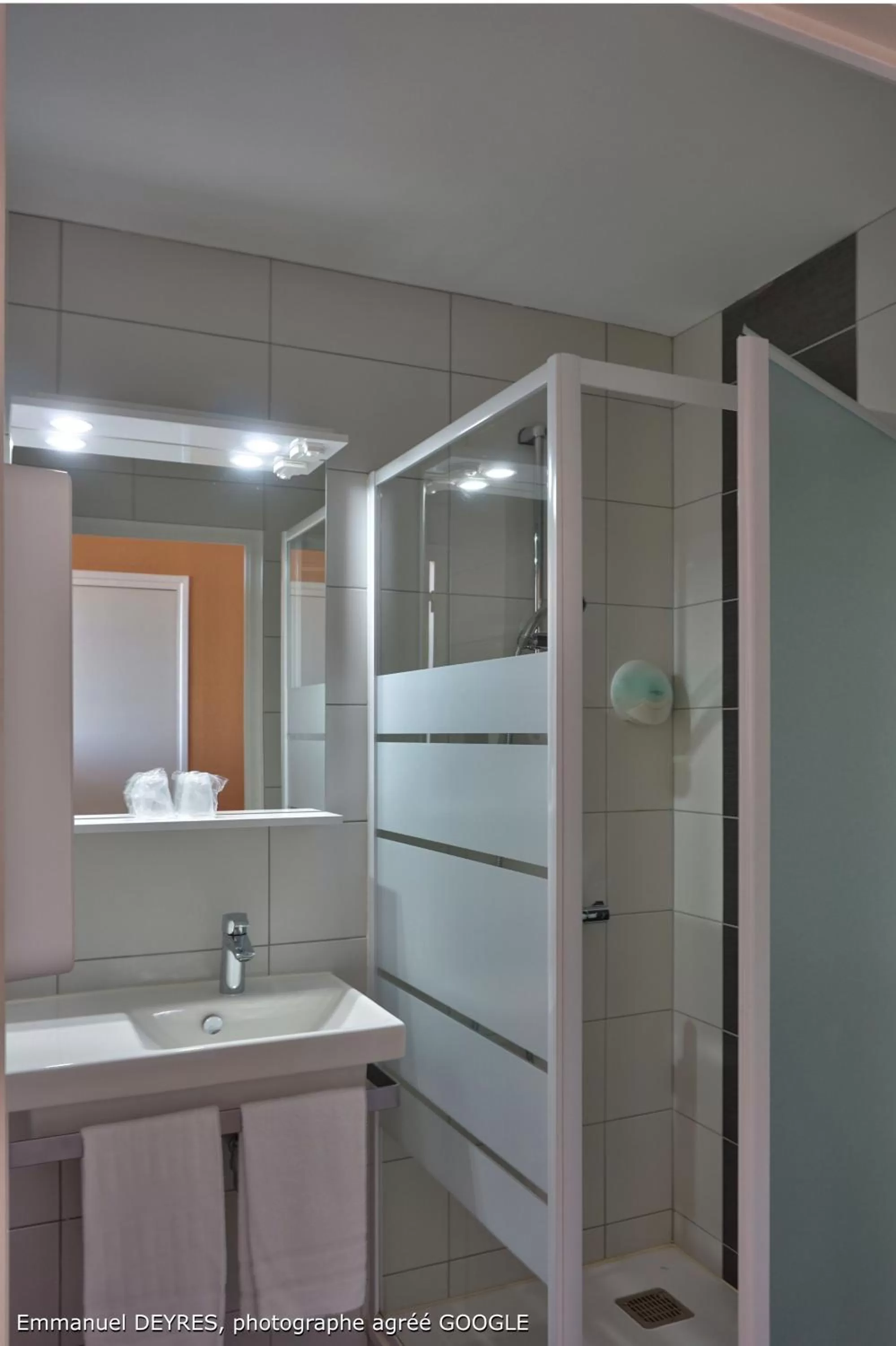 Hôtel de Bretagne - anciennement Queen Serenity Hotel