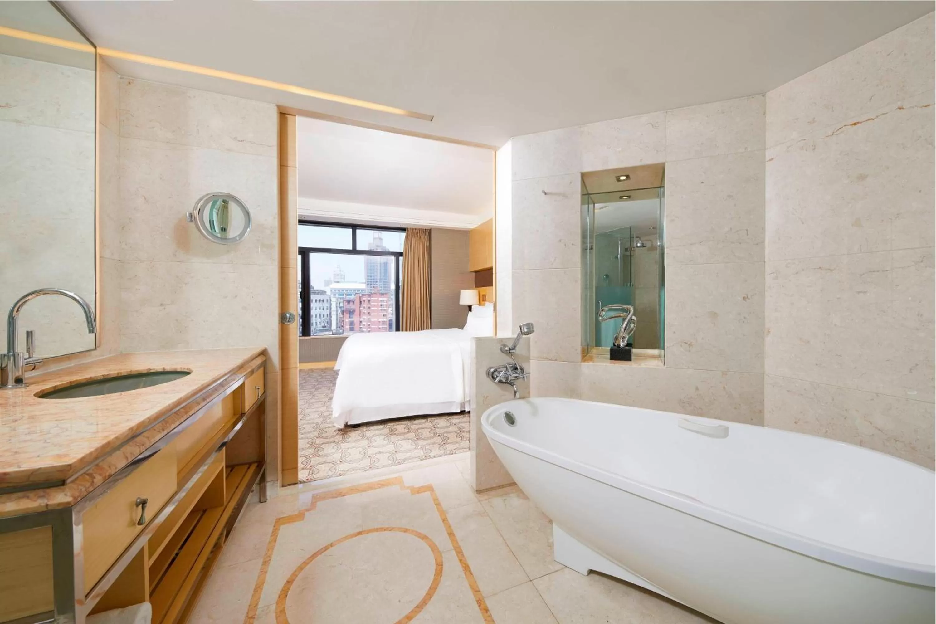 Bathroom, Bed in The Westin Bund Center, Shanghai
