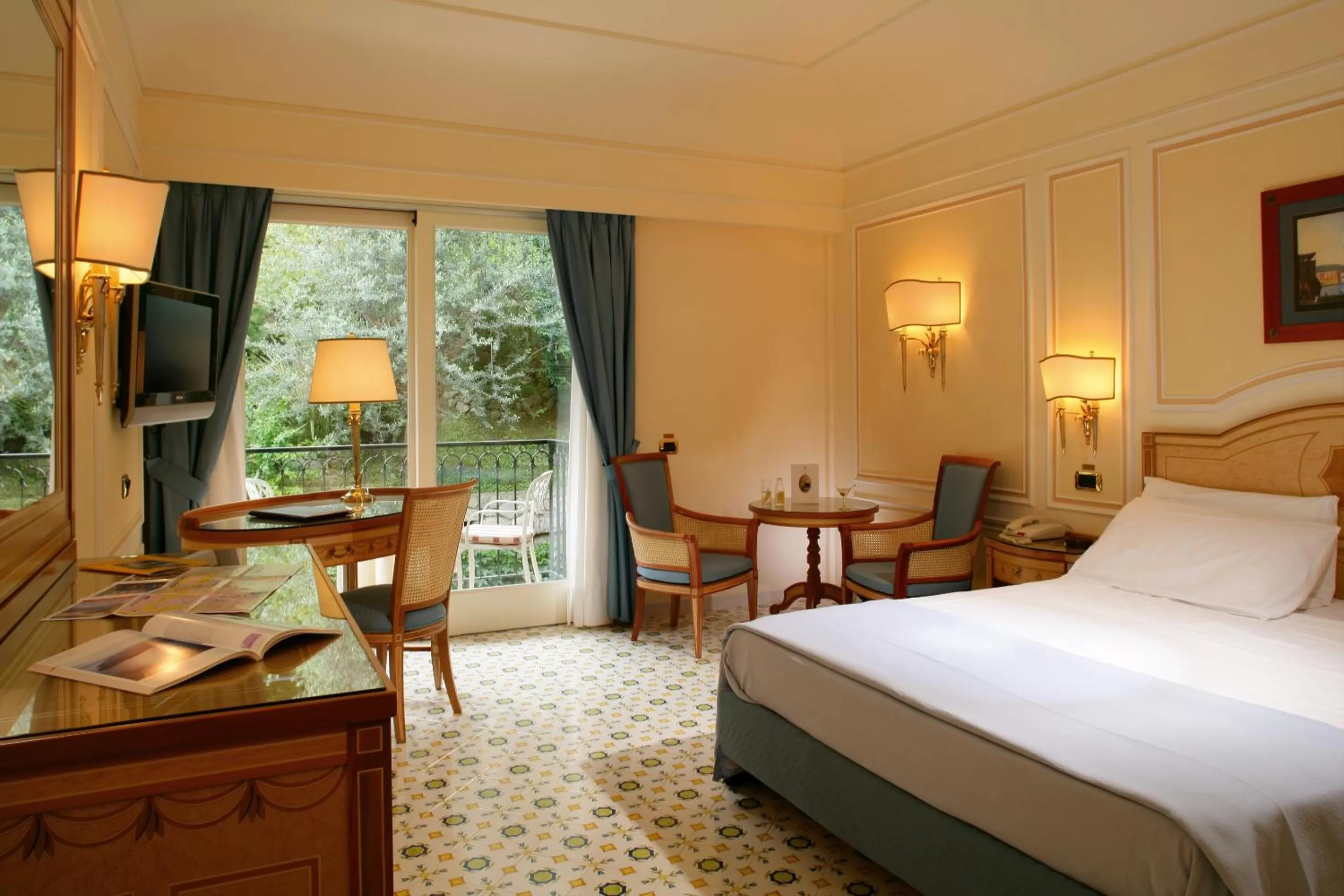 Classic Double or Twin Room in Grand Hotel Capodimonte