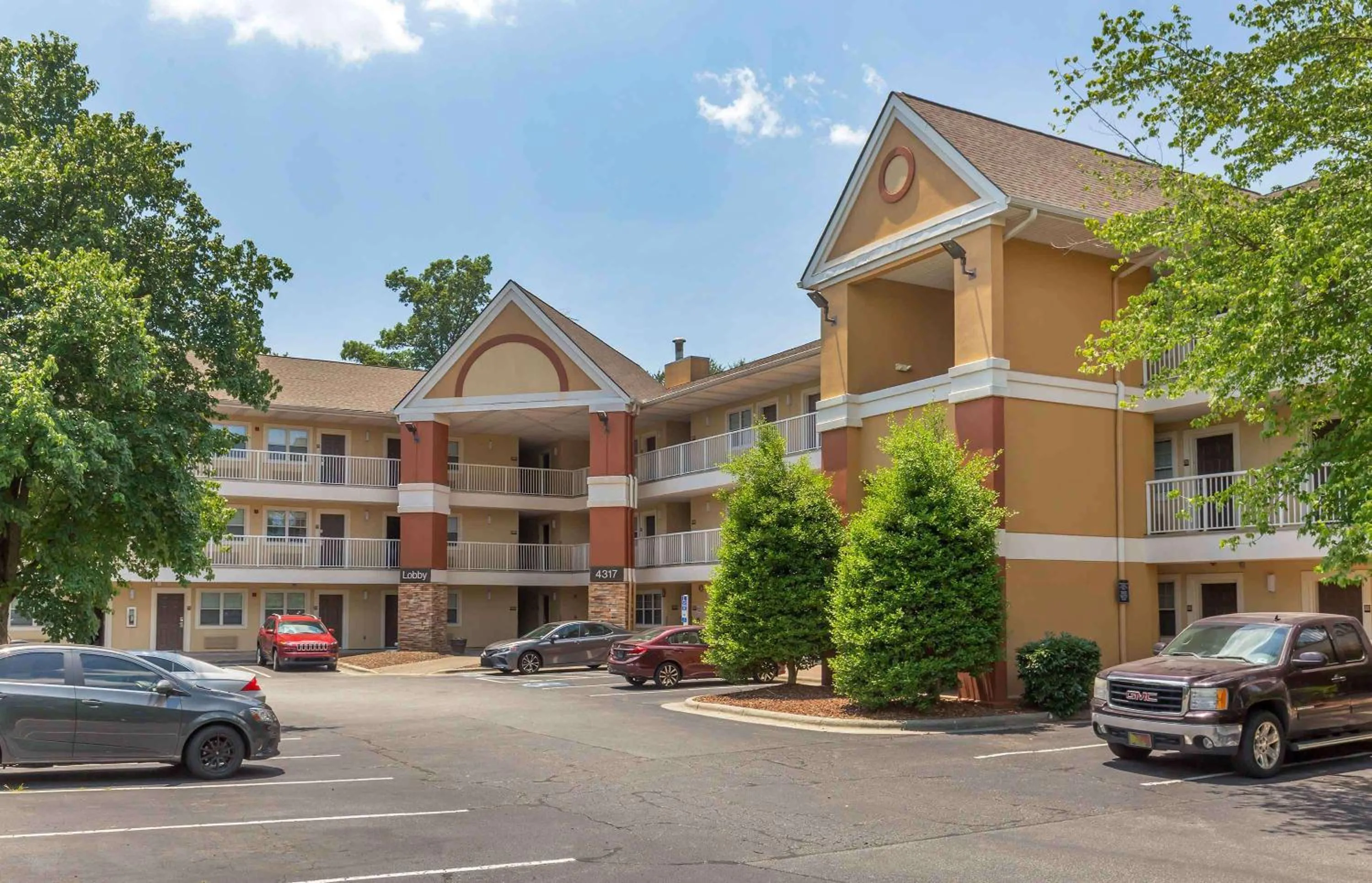 Extended Stay America Select Suites - Greensboro - Wendover Ave - Big Tree Way