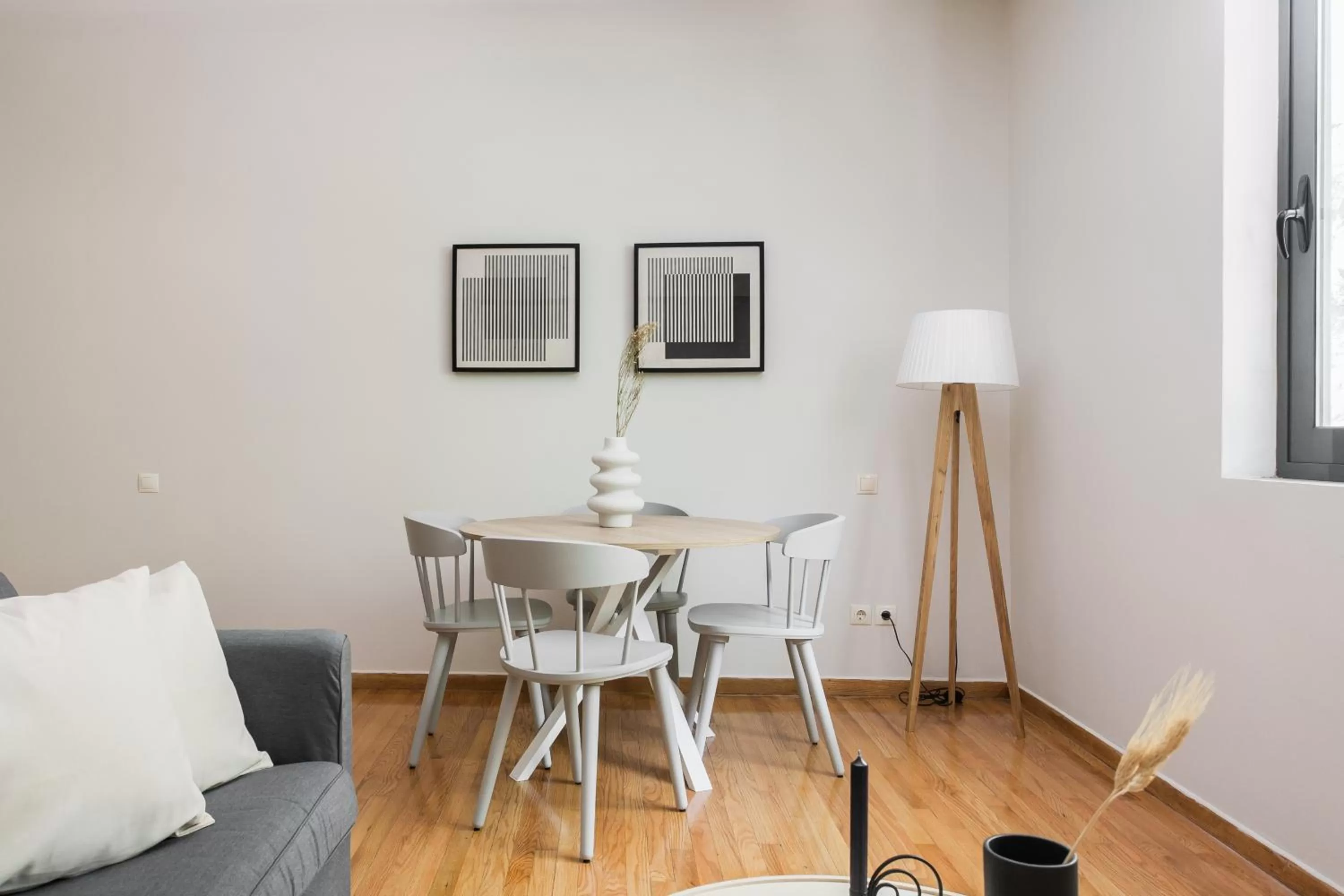 Dining Area in ZOIA The Hill by UPSTREET