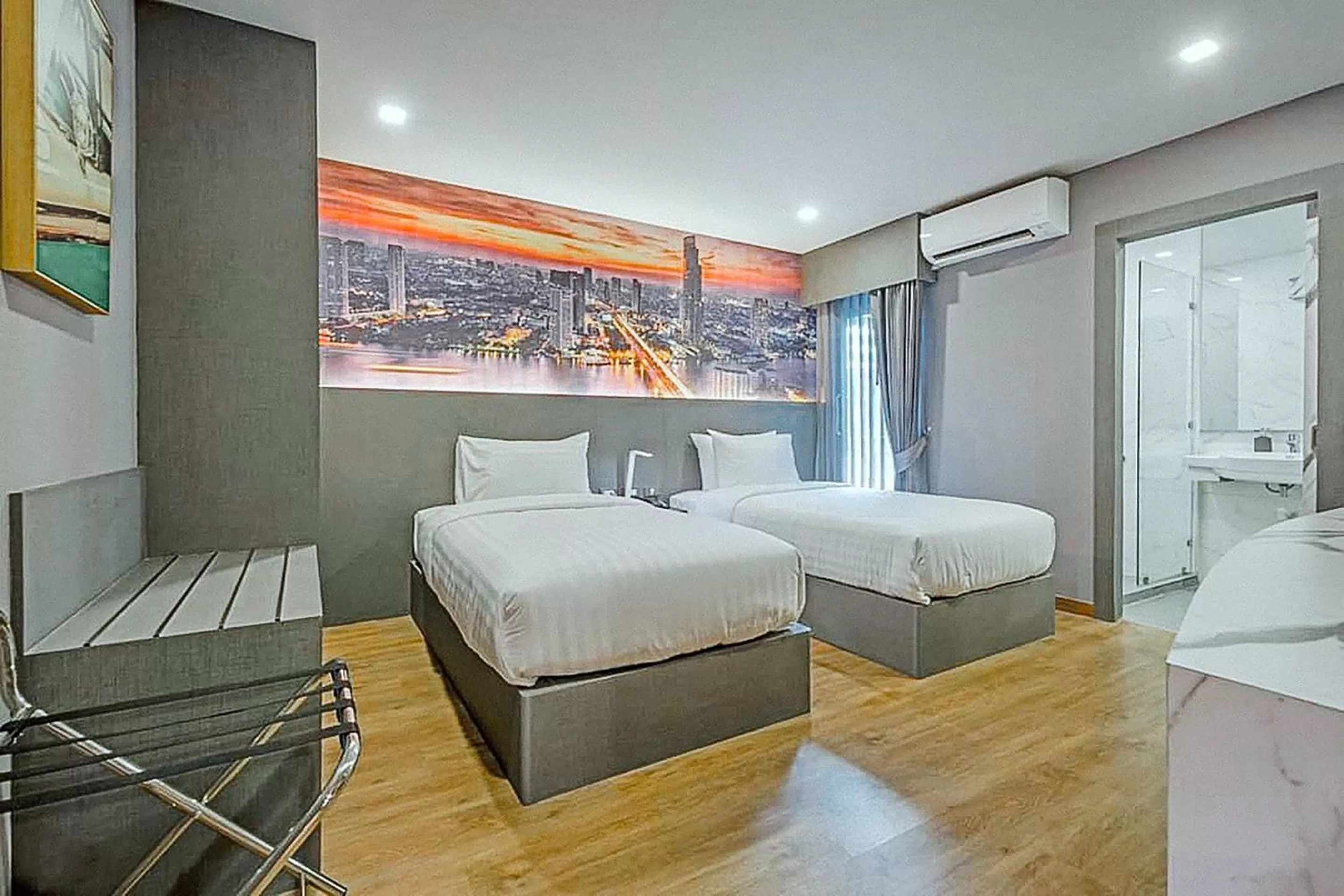 Photo of the whole room in Hyde Park Hotel Bangkok