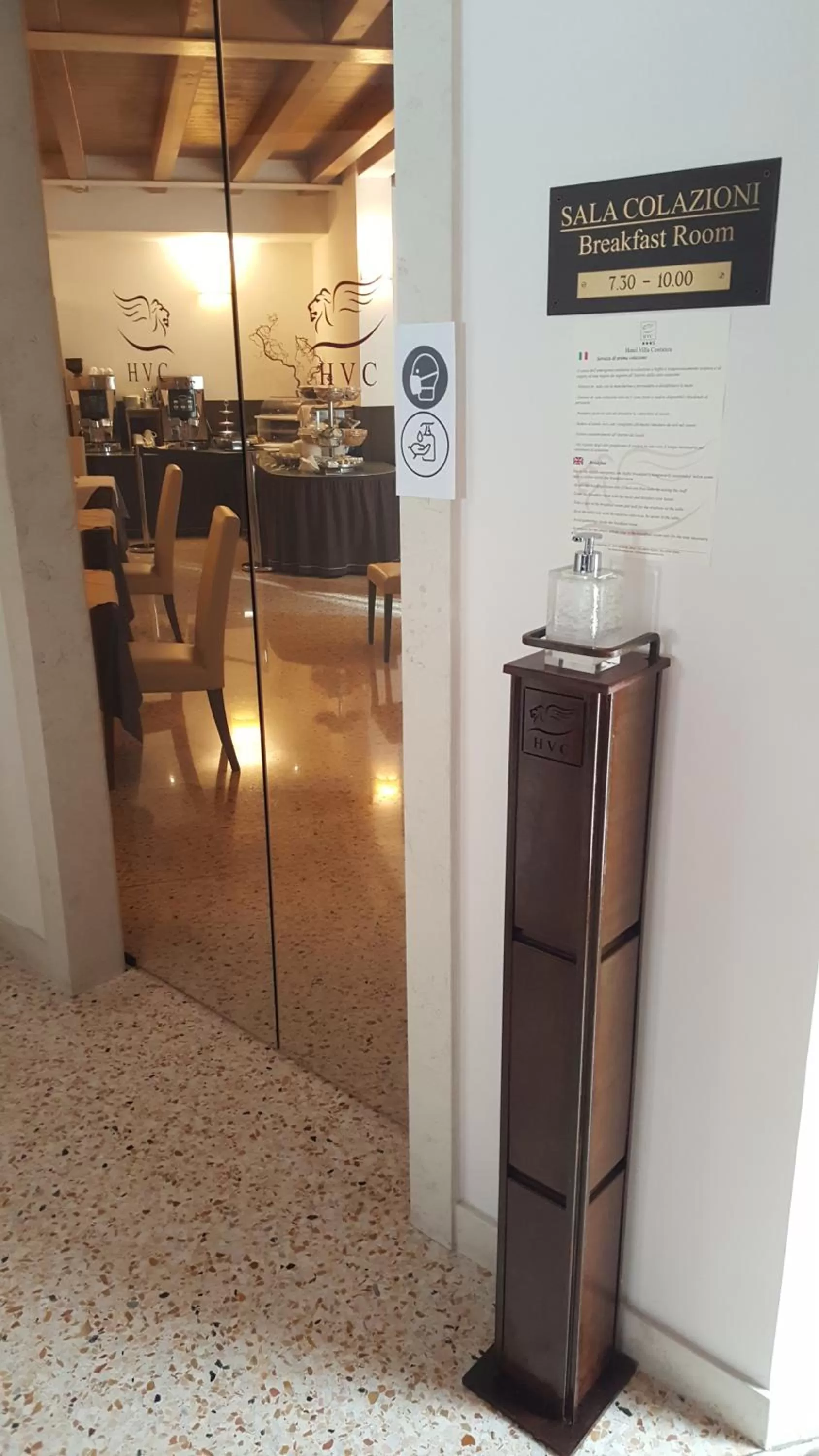 Food and drinks in UNAHOTELS Eco Hotel Villa Costanza Venezia