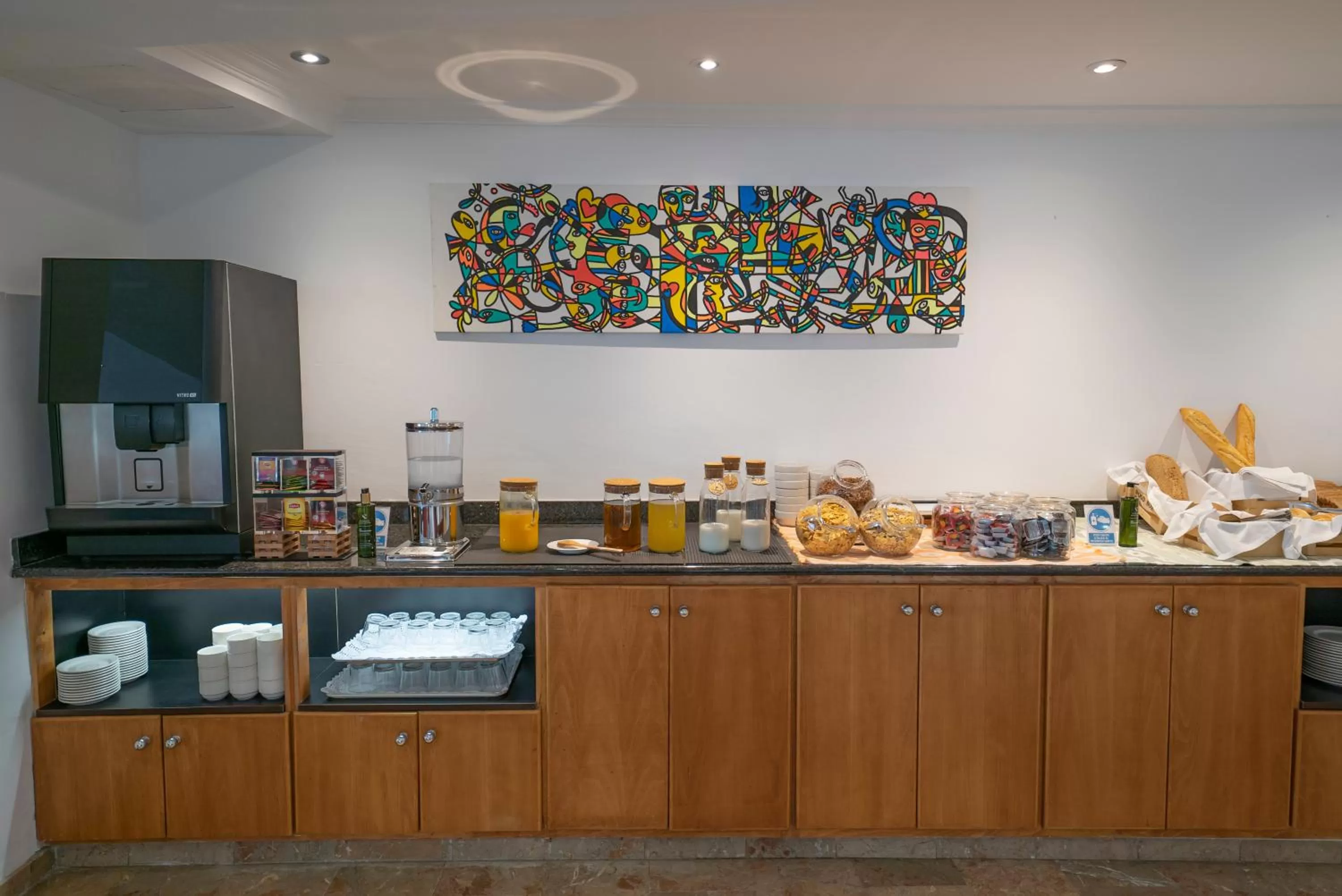 Buffet breakfast in Hotel Artmadams