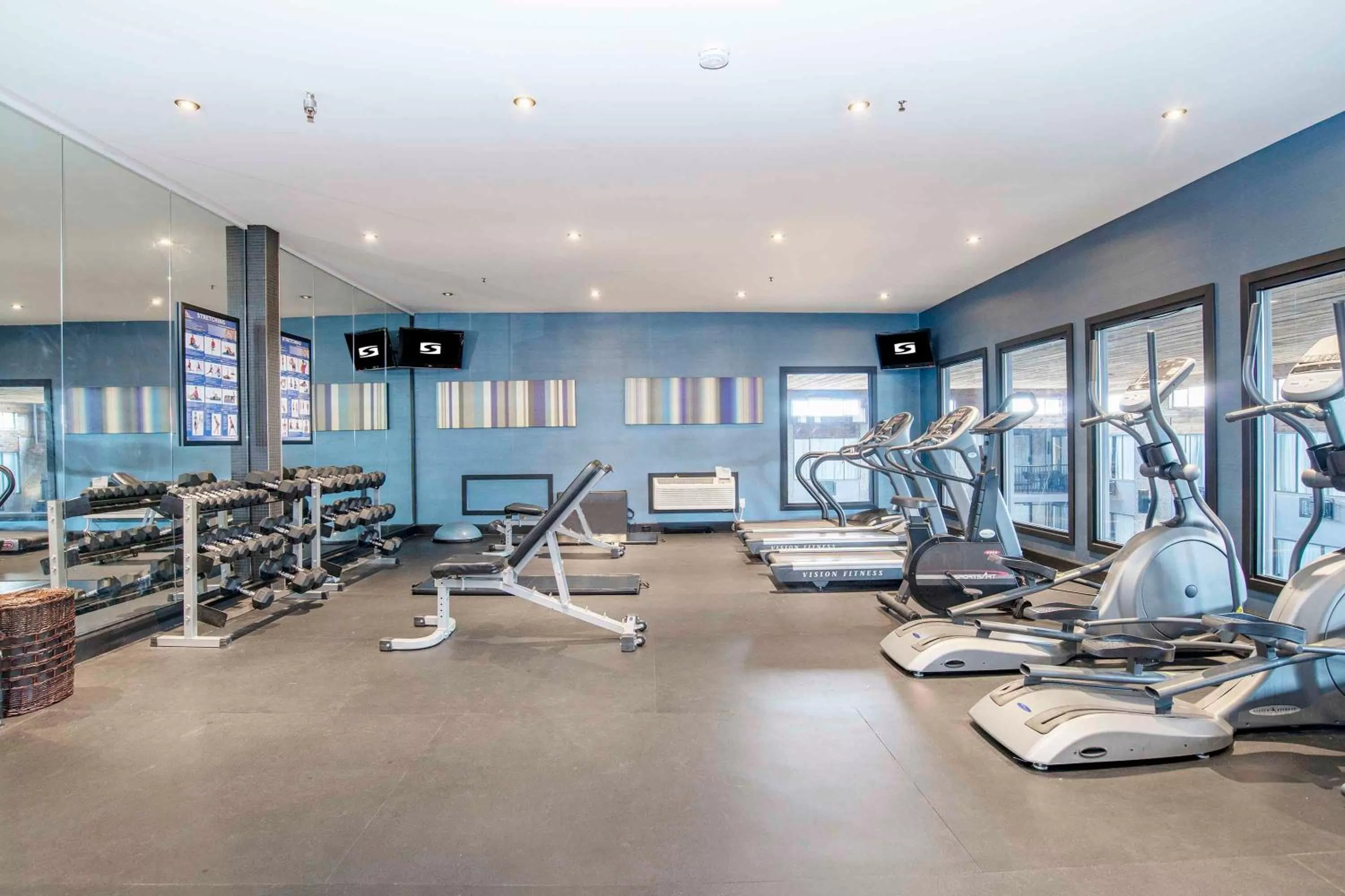 Fitness centre/facilities in Sandman Hotel & Suites Kelowna