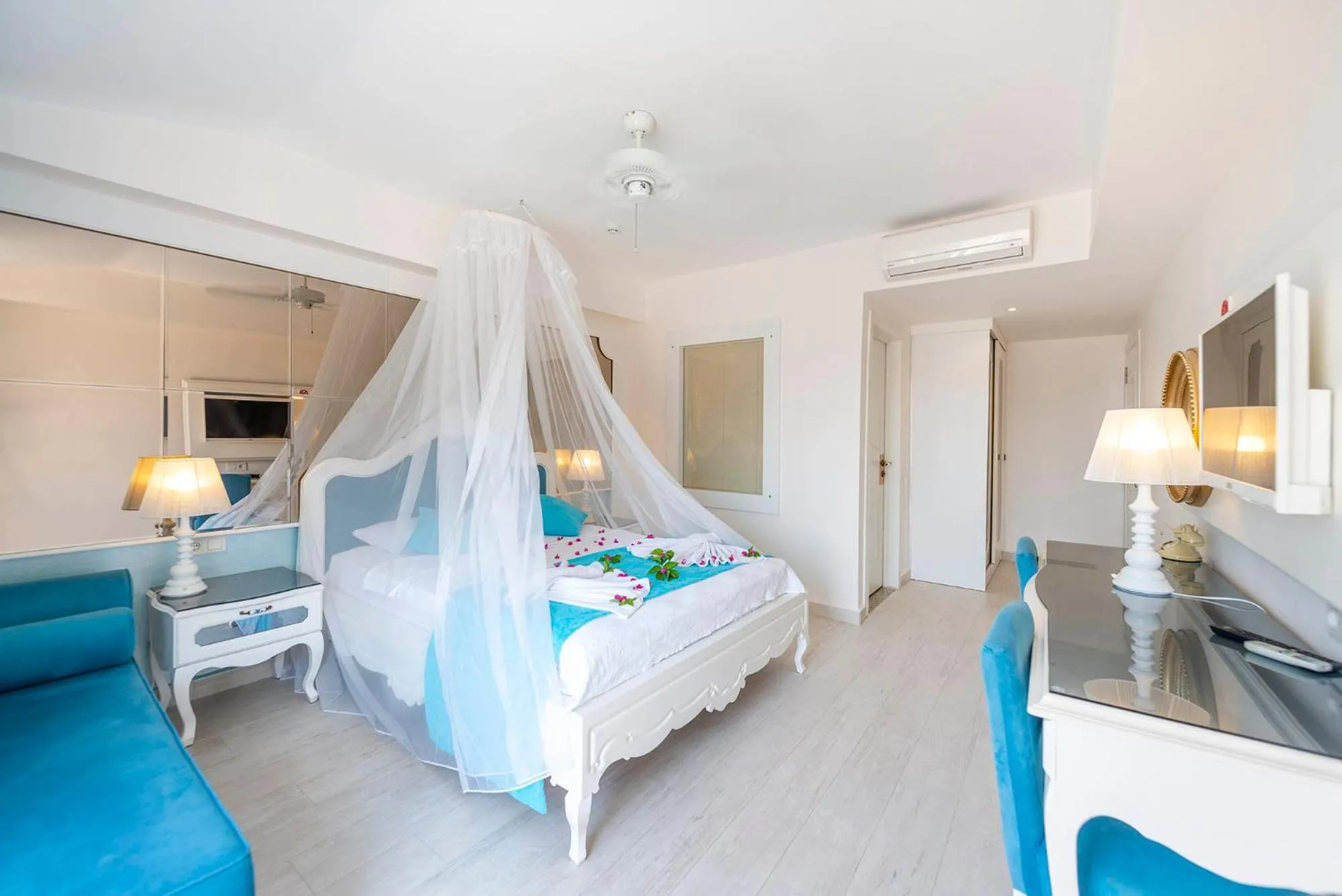 Bed in Montebello Deluxe Hotel