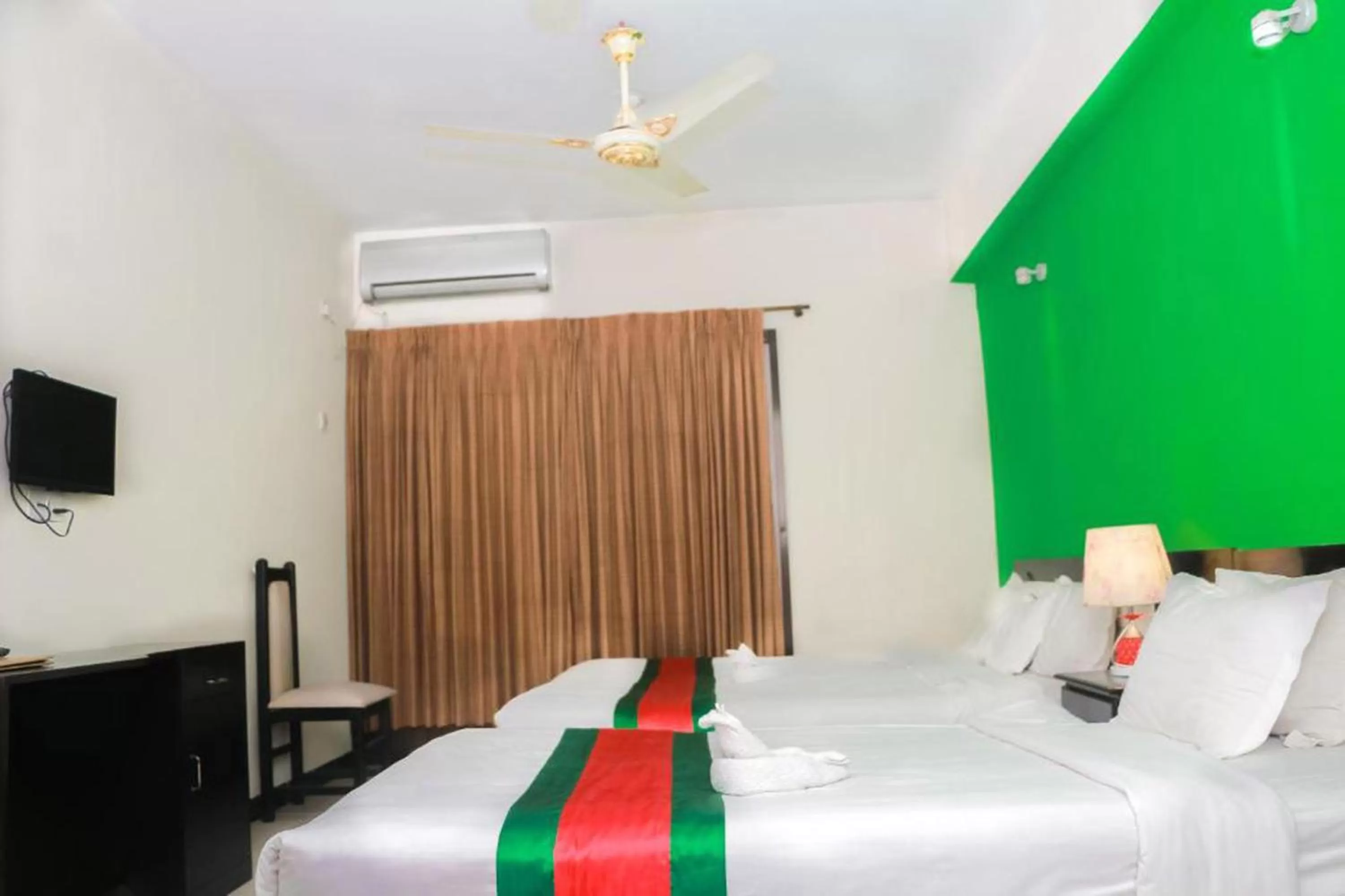 Bedroom, Bed in Central Inn Dhaka City Centre