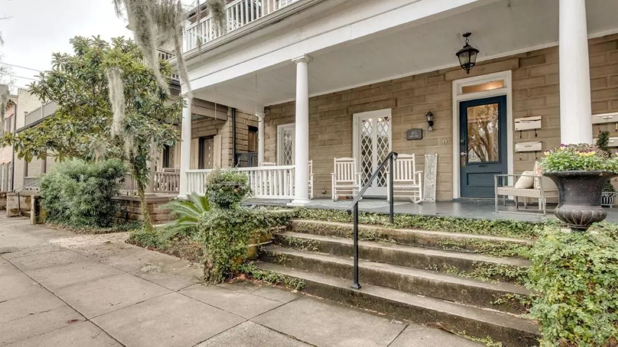 Property Building in Comfortable Escape in Historic Downtown Savannah