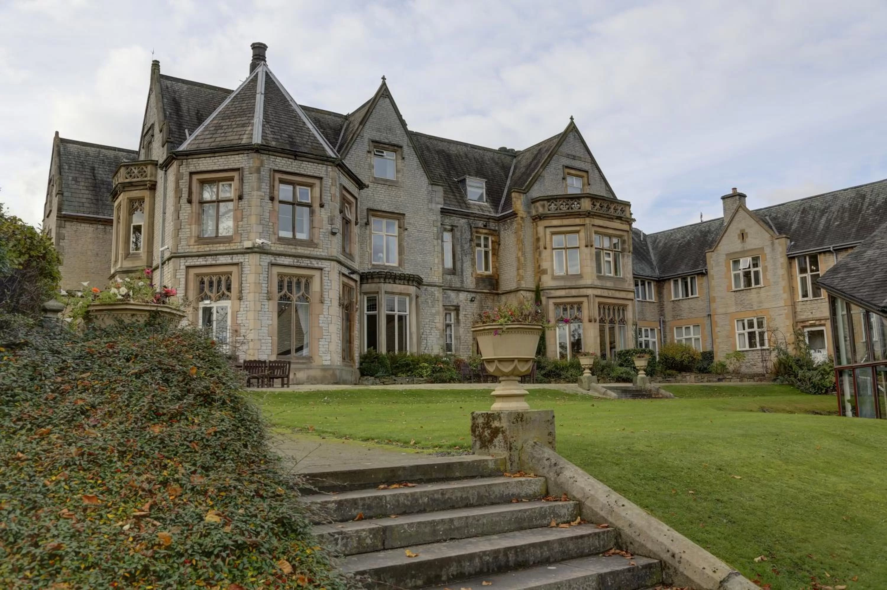 Property building in Mercure Sheffield Kenwood Hall & Spa