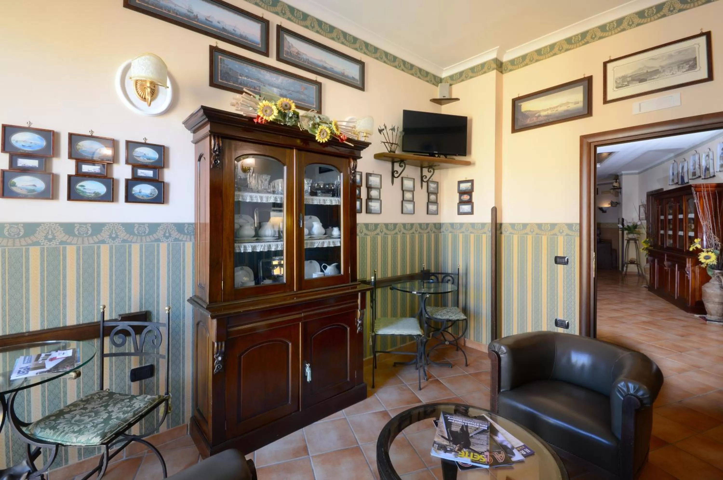 Communal lounge/ TV room in Pinto-Storey Hotel