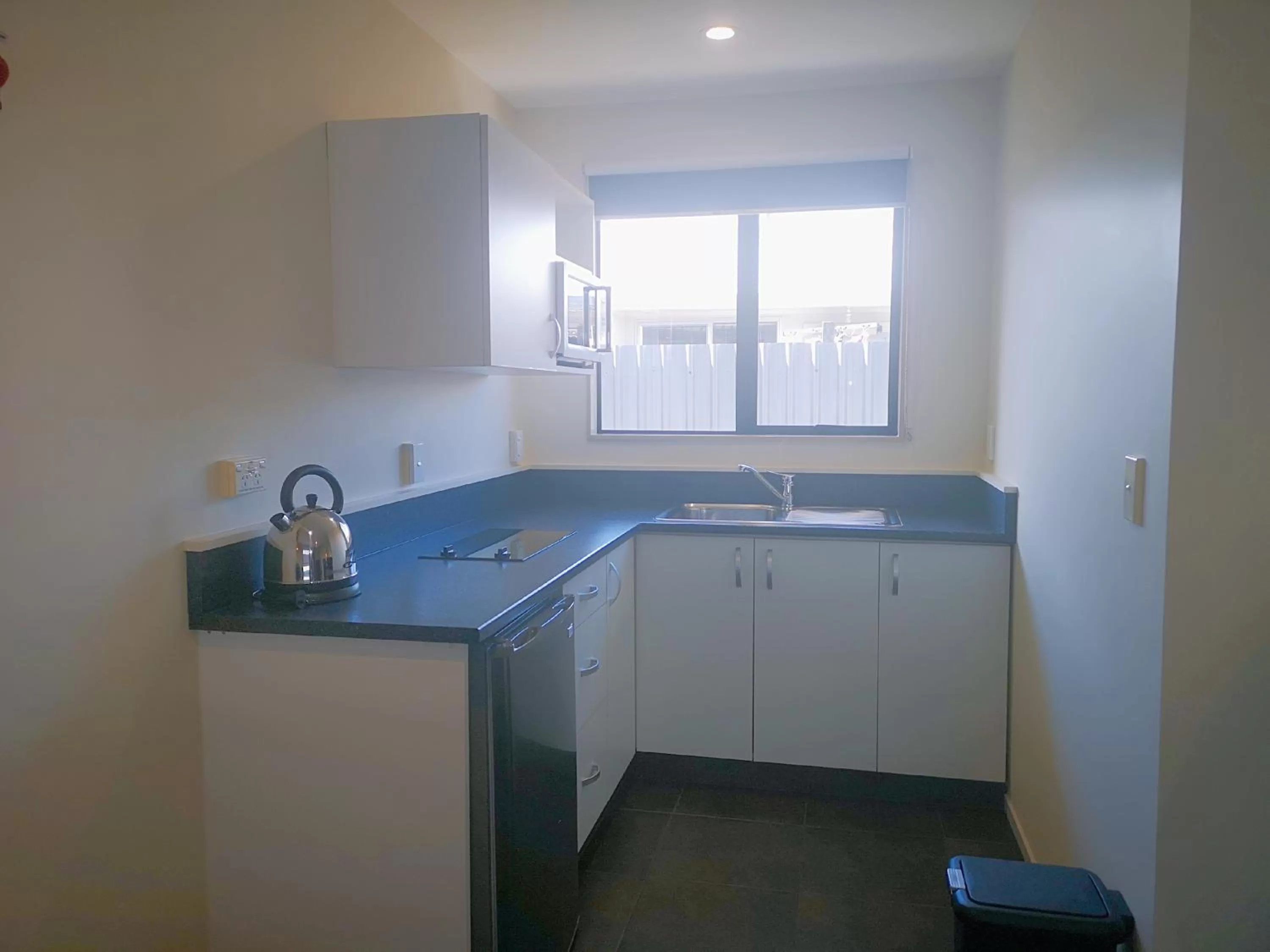 Kitchen or kitchenette in Aston Court Motel