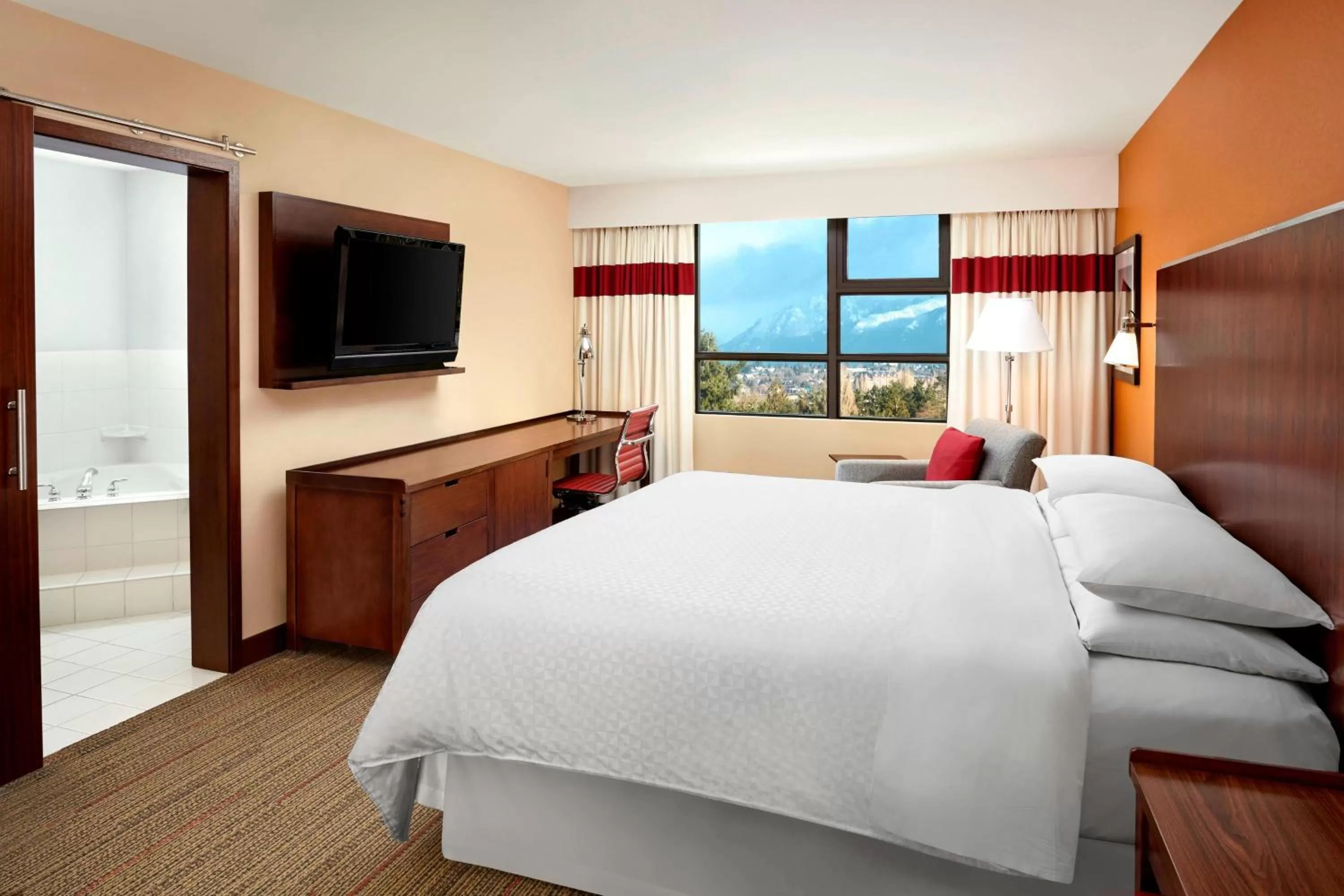 Deluxe King Room in Grand Park Hotel Vancouver Airport, an Ascend Collection Hotel