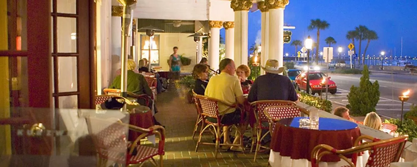 Restaurant/places to eat in Casablanca Inn on the Bay