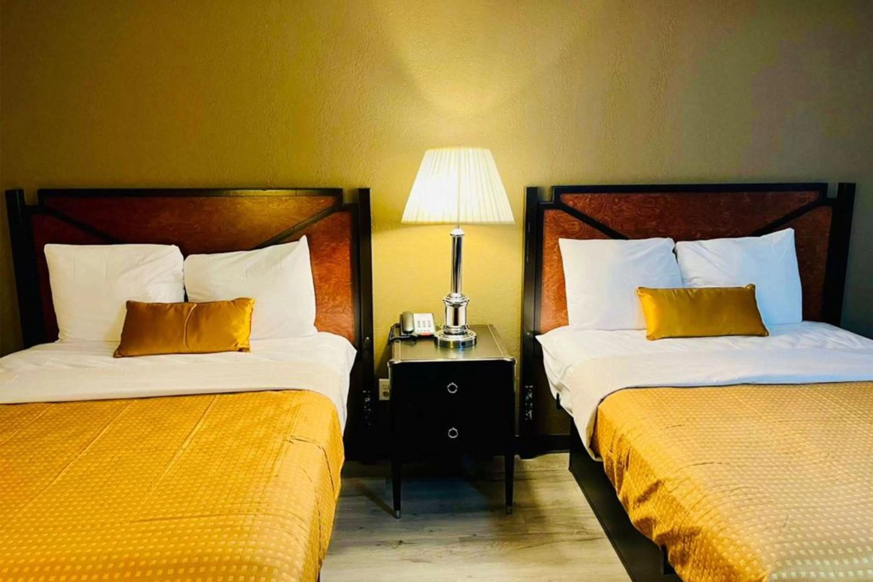 Photo of the whole room, Bed in Super 8 by Wyndham Benton Harbor St Joseph