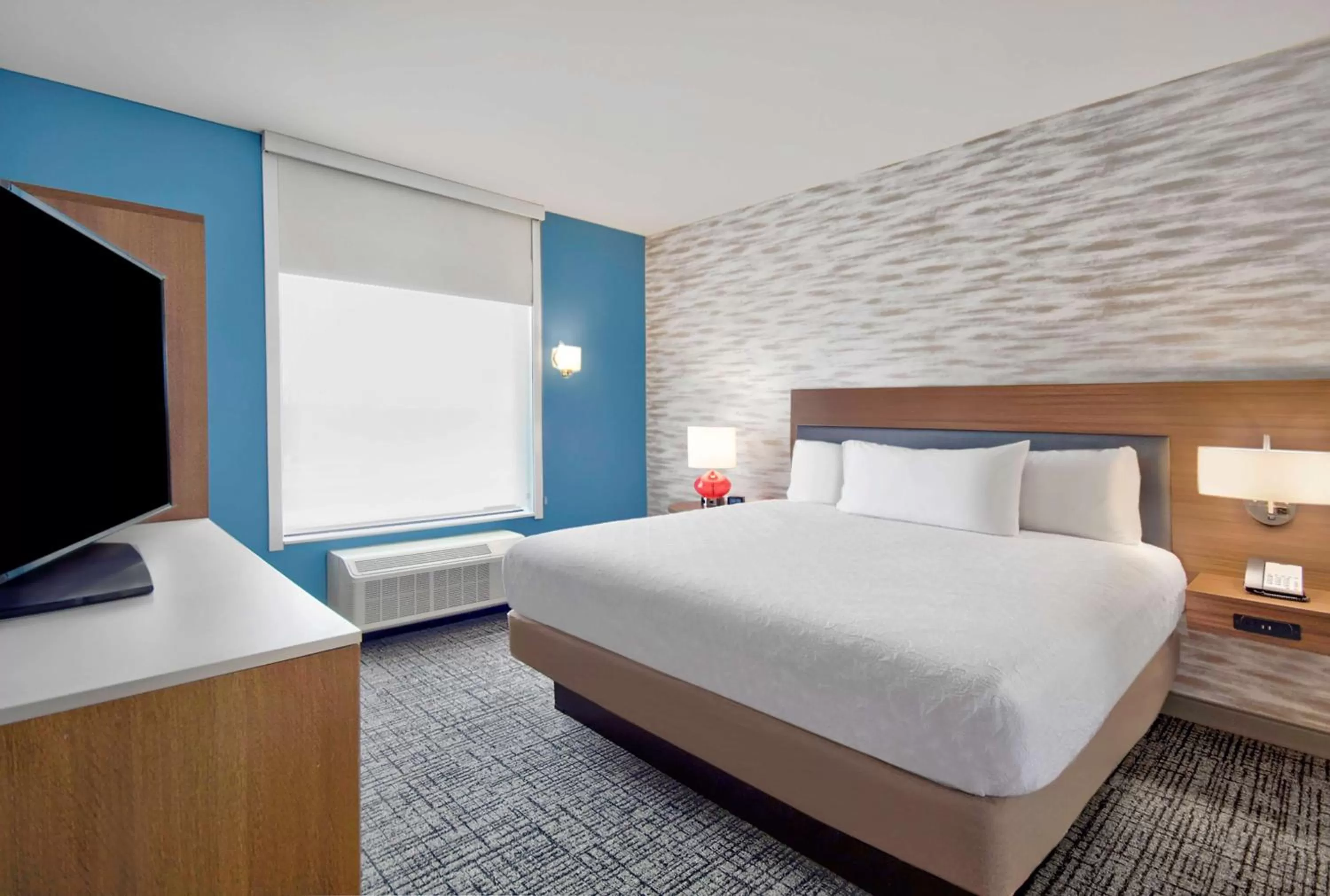 Bed in Home2 Suites By Hilton Whitestown - Indianapolis Northwest