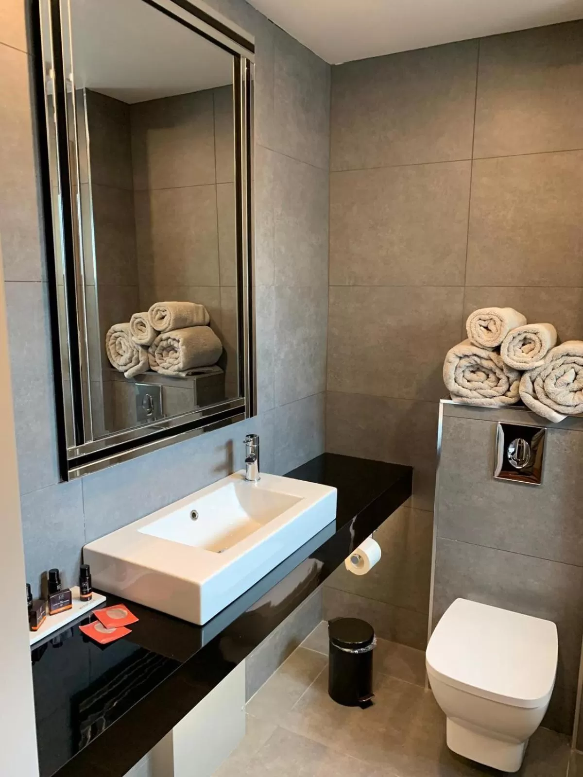 Bathroom in The Lansdowne Hotel