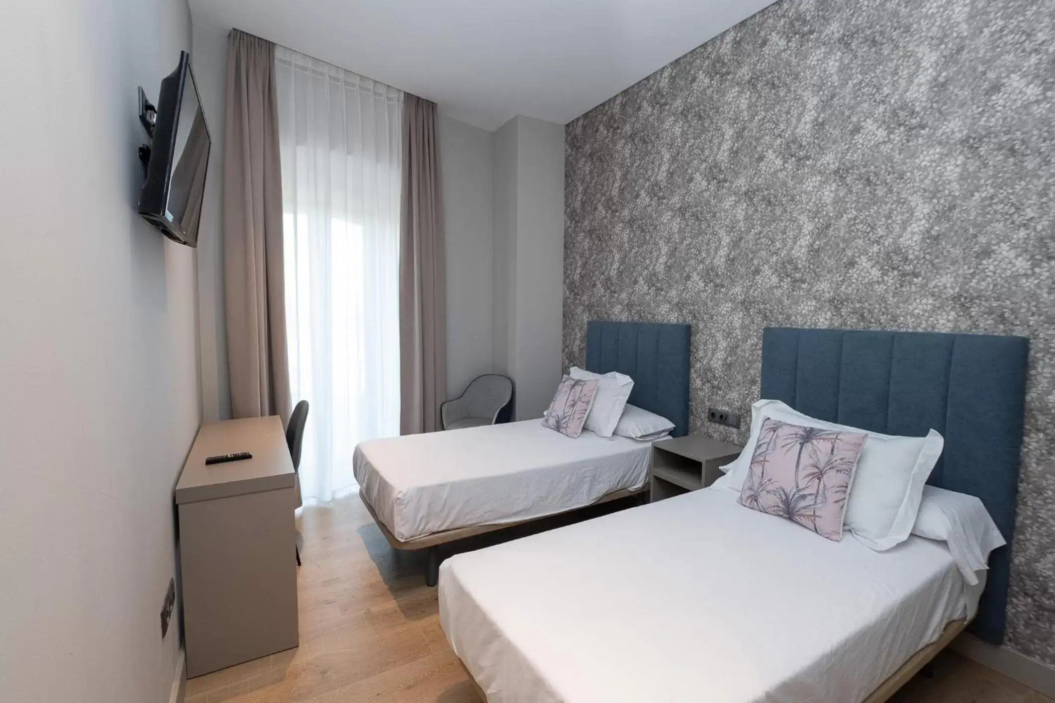 Twin Room in Hotel Aldama Twin Room in Hotel Aldama