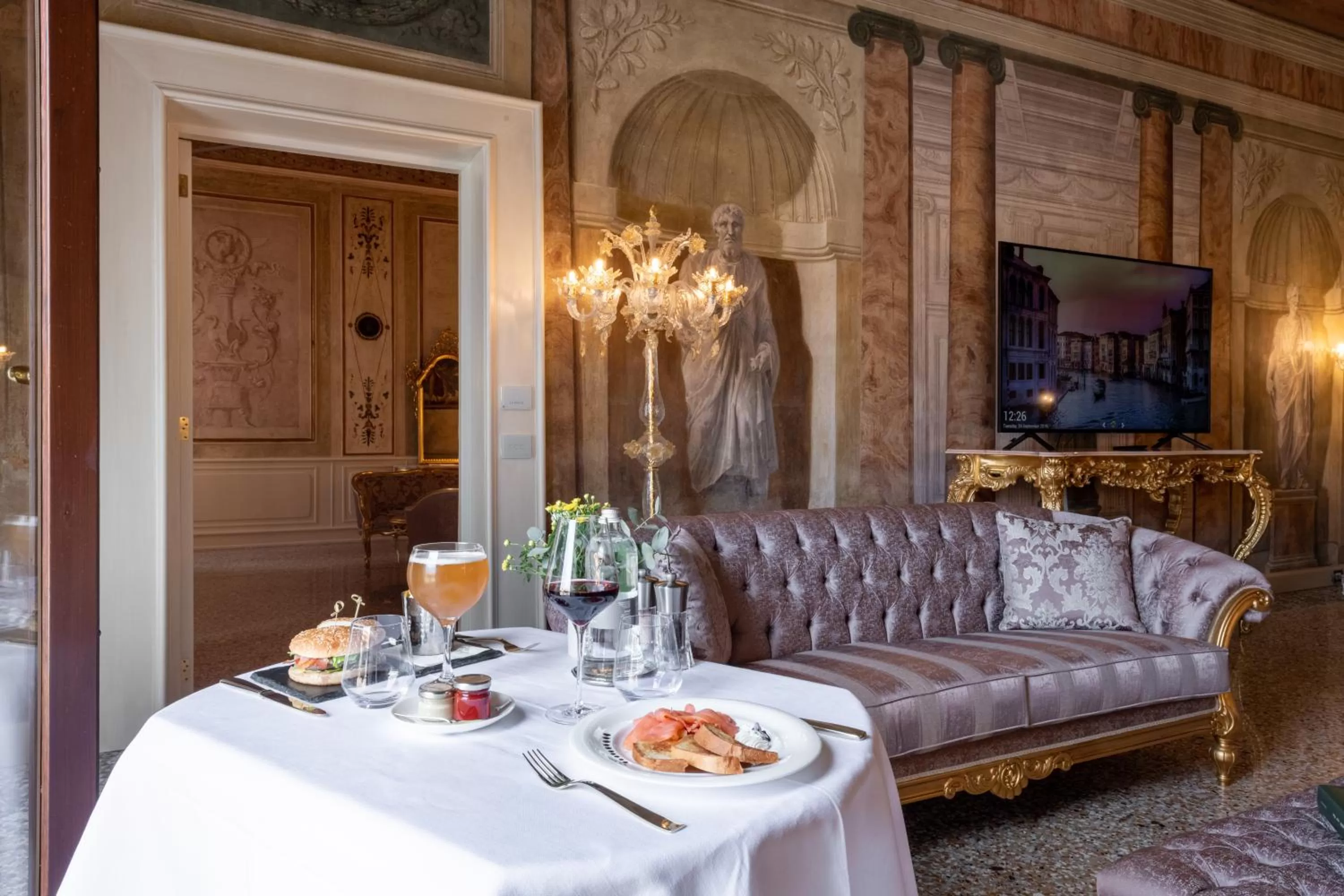 Food and drinks in Ca' Bonfadini Historic Experience