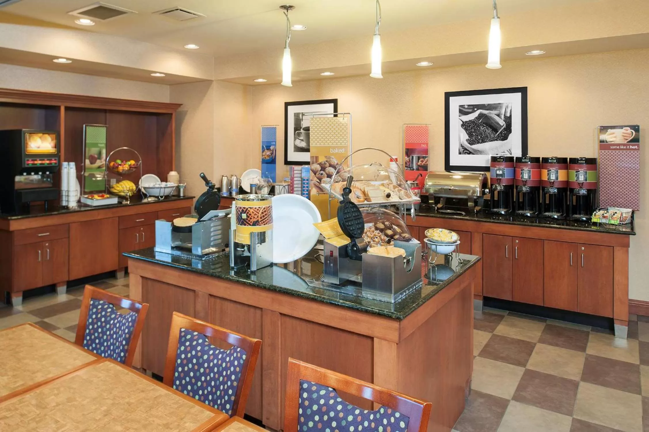 Restaurant/places to eat in Hampton Inn Macomb