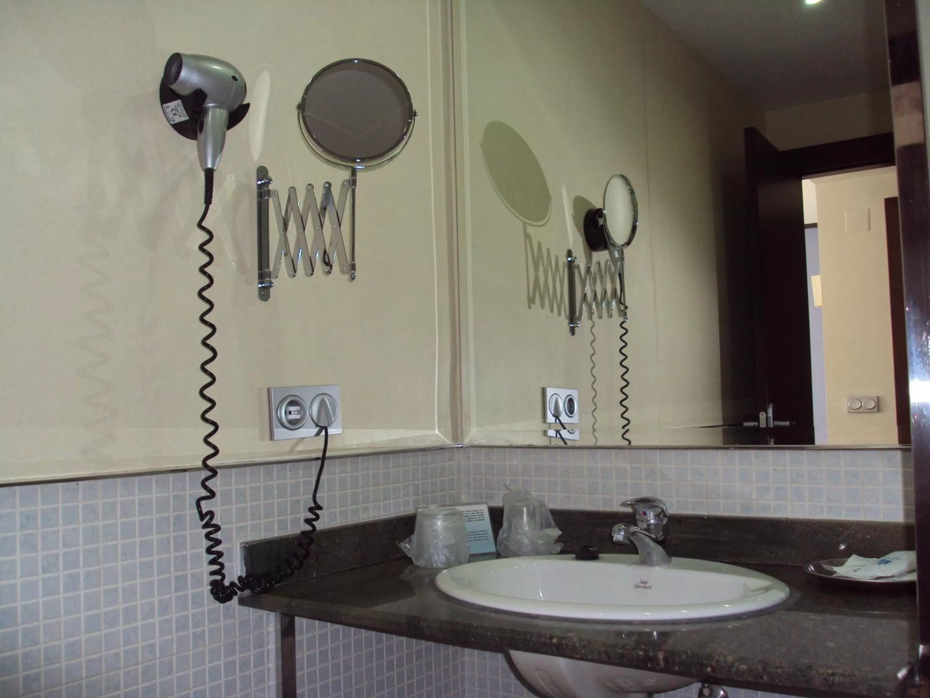Bathroom in Hotel Puerta de Ocaña