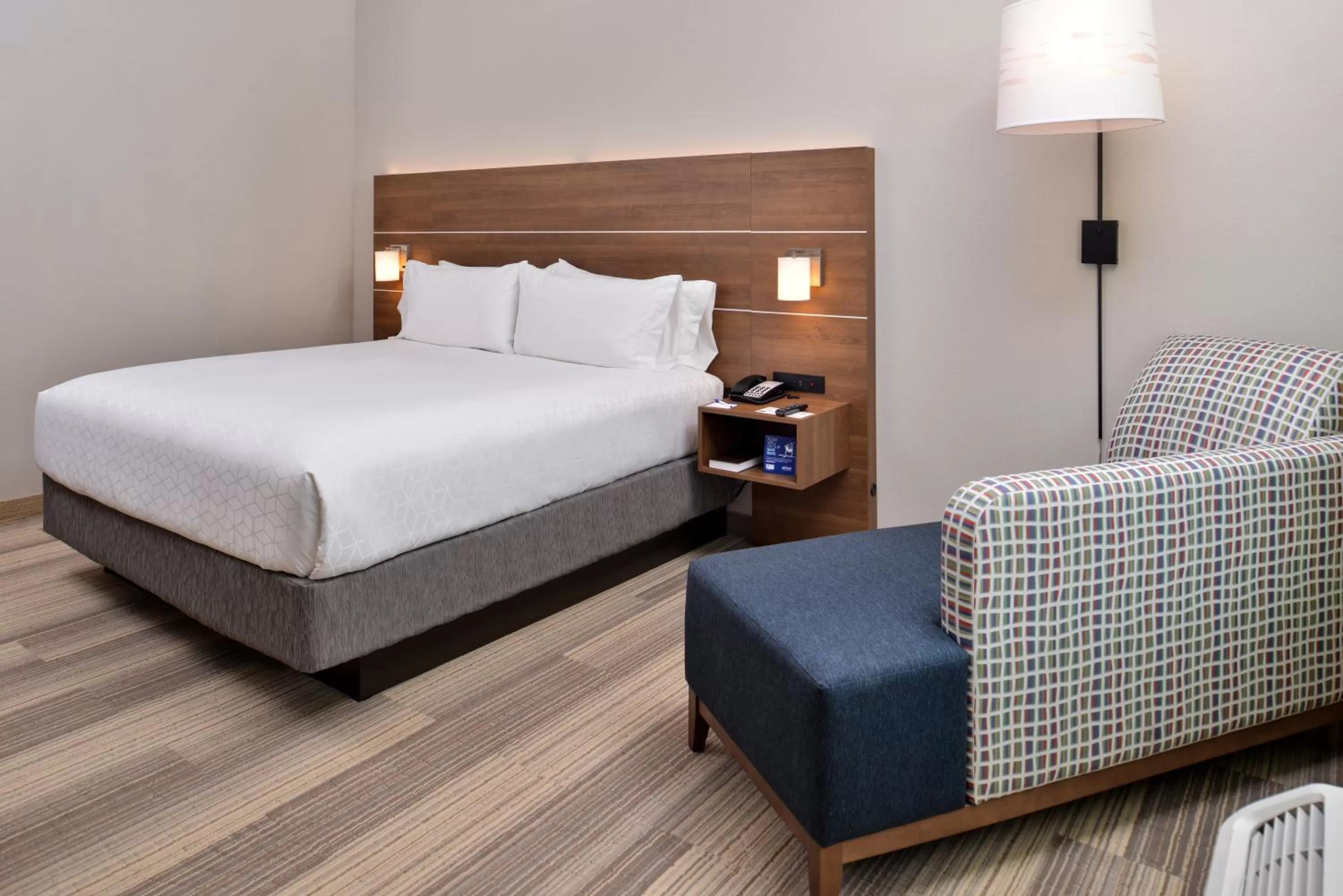 Bed in Holiday Inn Express Melbourne West by IHG