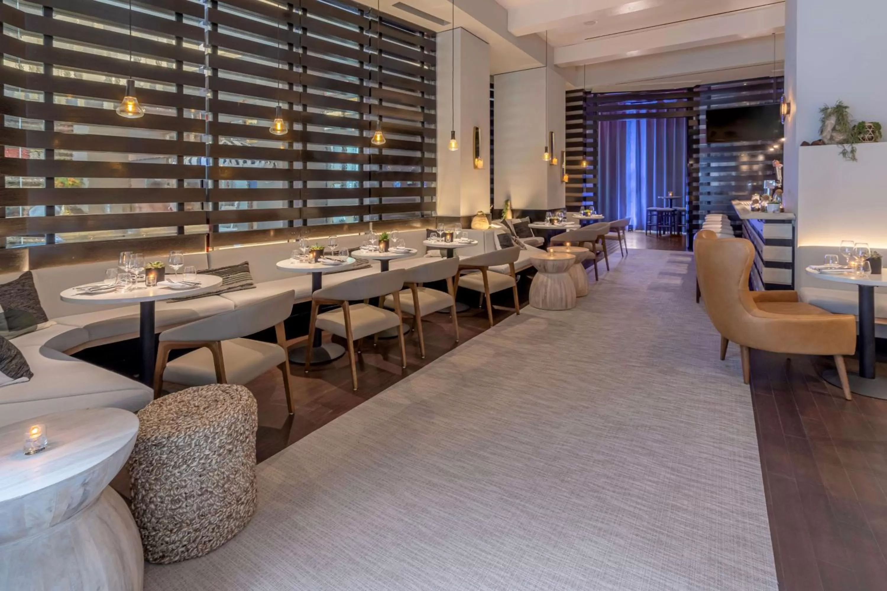 Lounge or bar in Hilton New York Fashion District