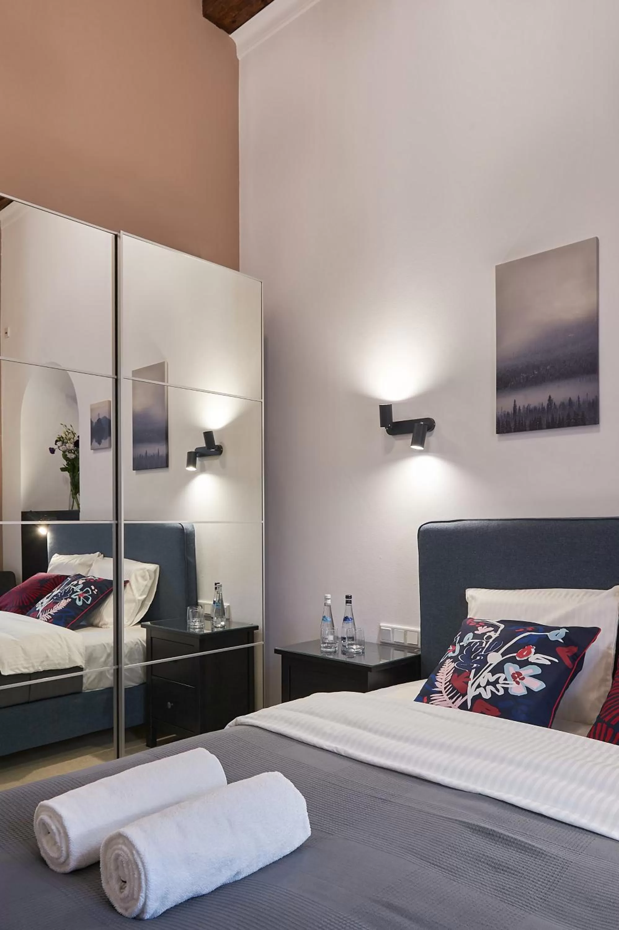 Photo of the whole room, Bed in 7 HEAVEN Elegant Rooms KRAKÓW Old Town