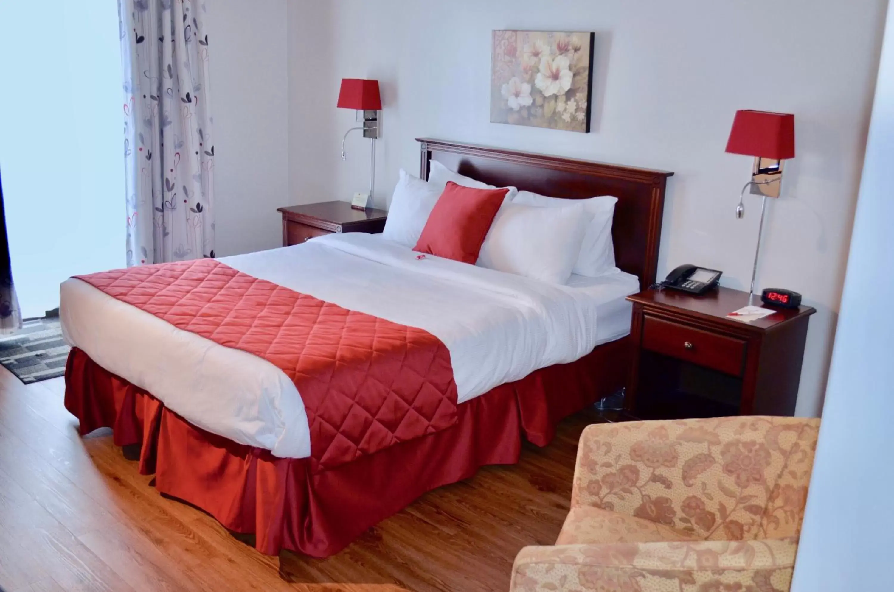 Standard Queen Room - Disability Access in Hôtel Le Floral Standard Queen Room - Disability Access in Hôtel Le Floral