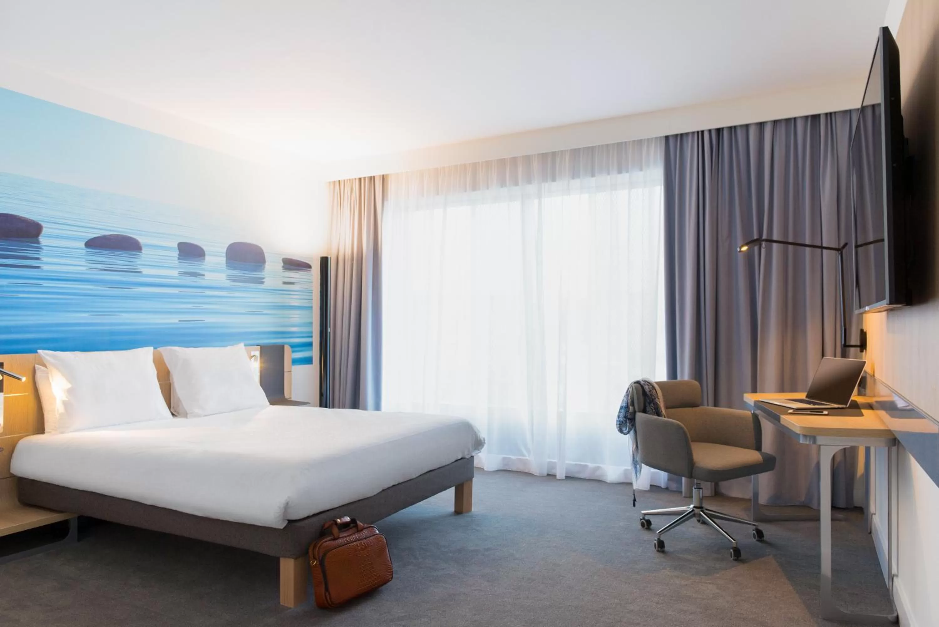 Bed in Novotel Charleroi Centre