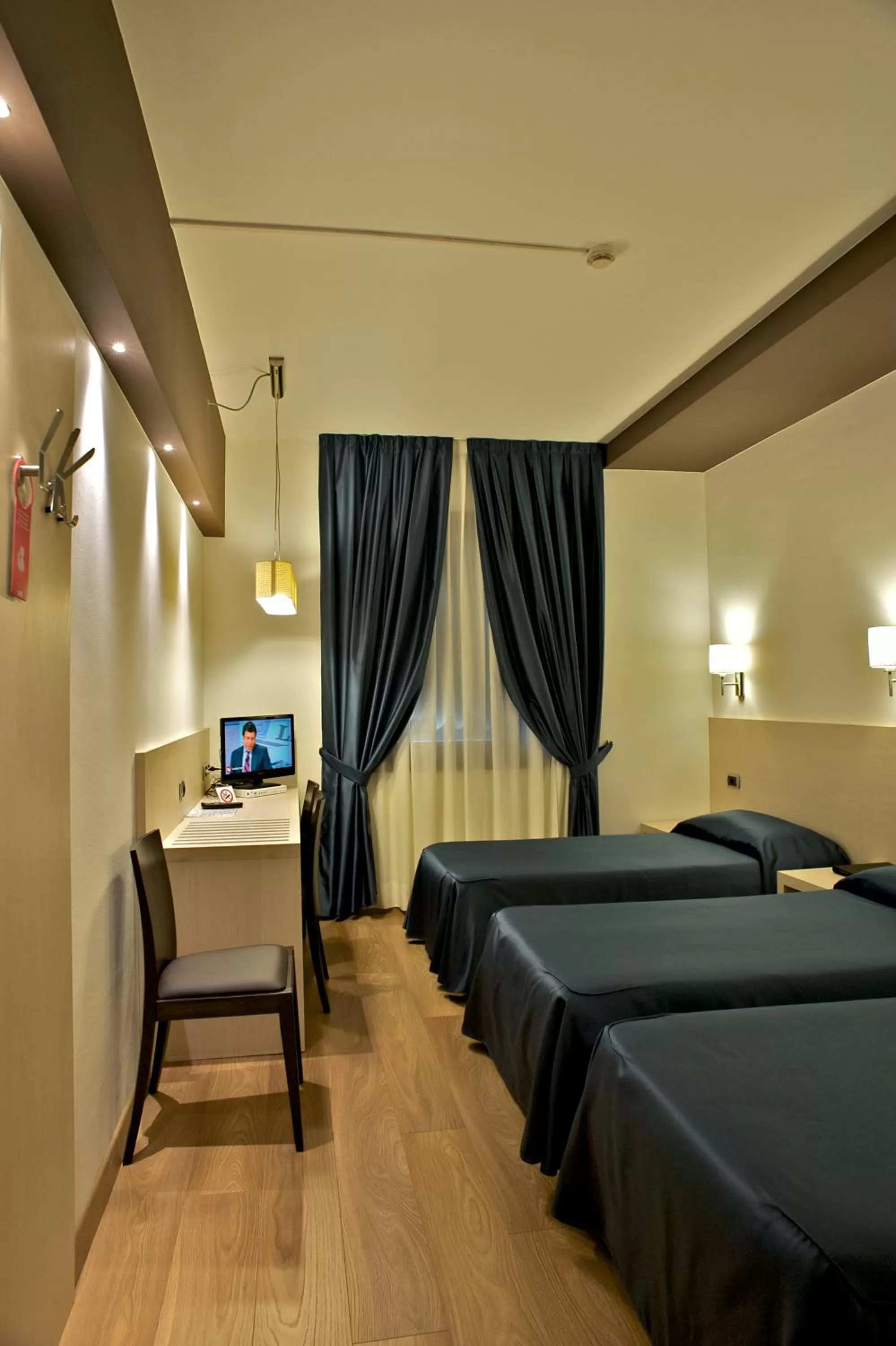 Photo of the whole room, Bed in Sam Hotel