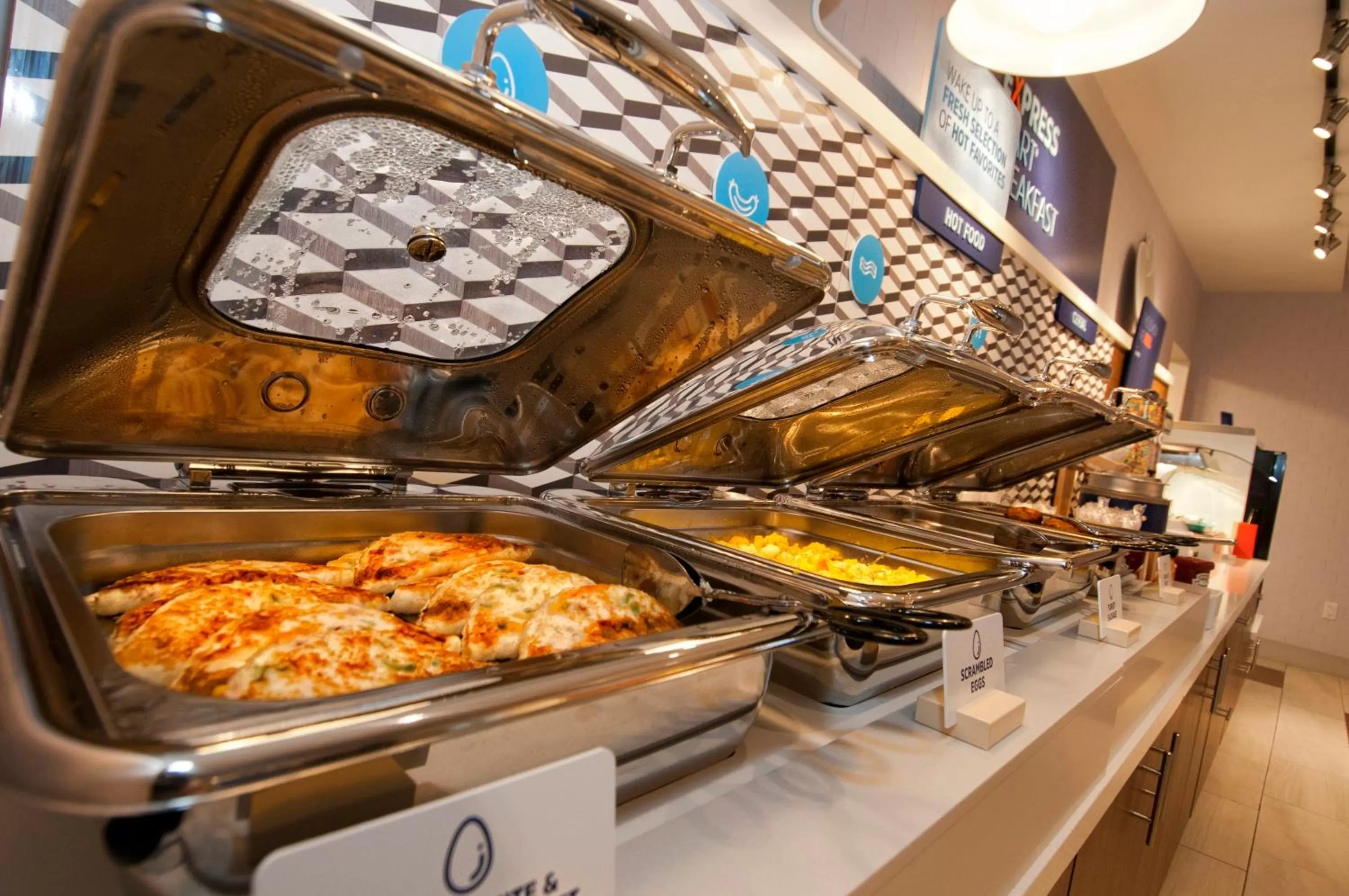 Breakfast in Holiday Inn Express & Suites Johnstown by IHG