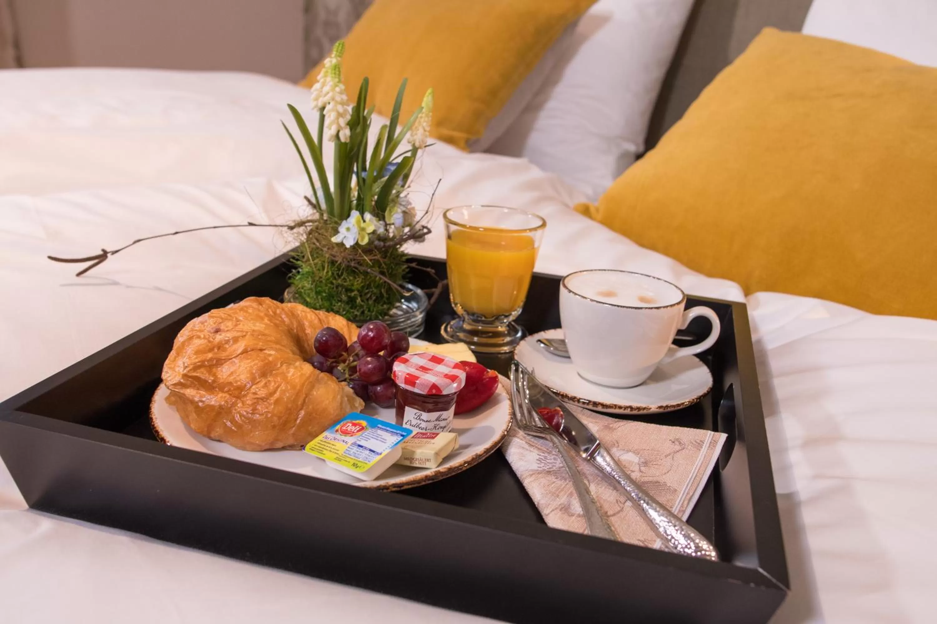 Photo of the whole room, Bed in Visbeker Deern Hotel Garni