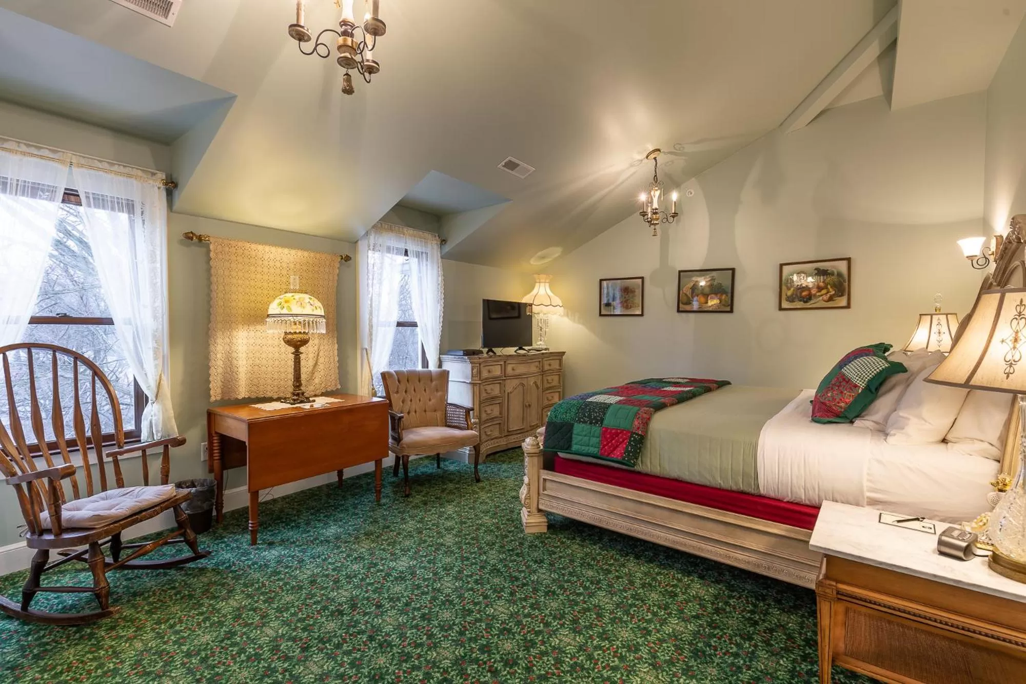 Photo of the whole room, Bed in Steele Mansion Inn & Gathering Hub