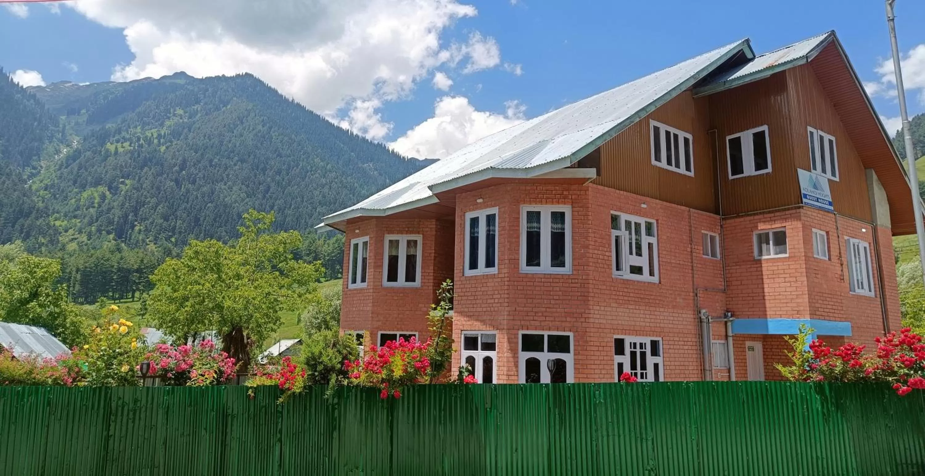 Property Building in Kolahoi Heights Guest House