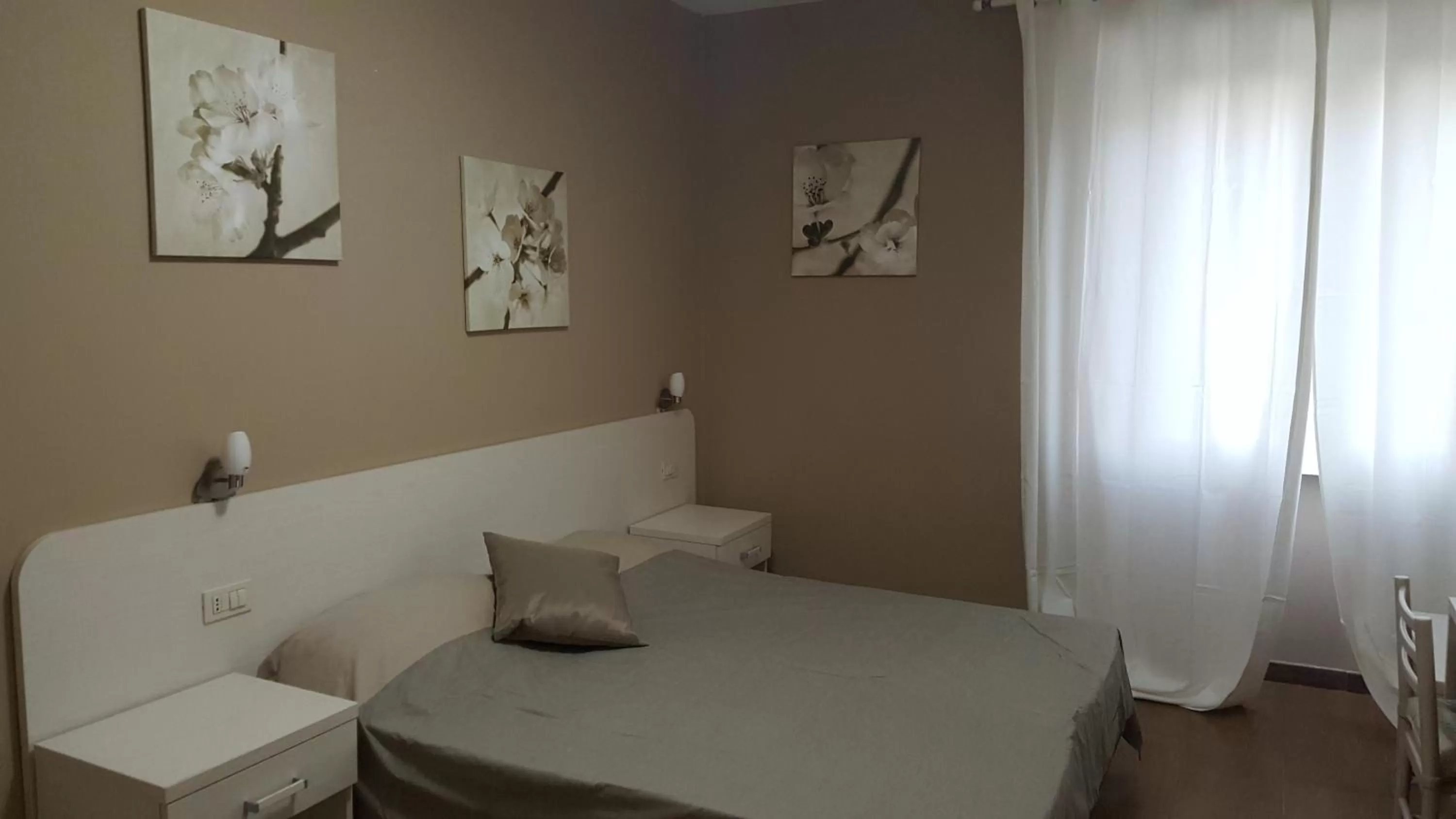 Property logo or sign, Bed in Anna Guest House