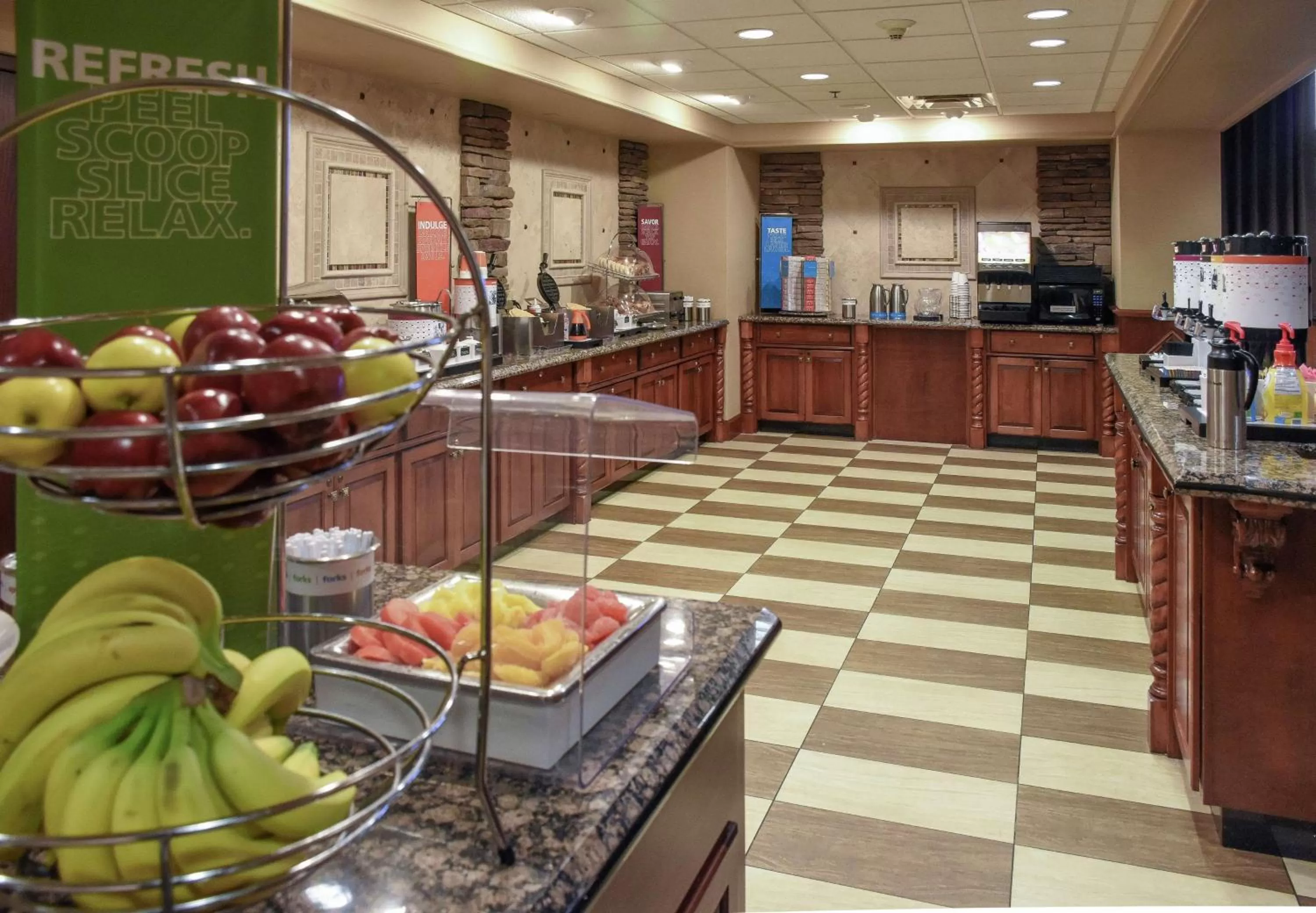 Breakfast in Hampton Inn & Suites Youngstown-Canfield