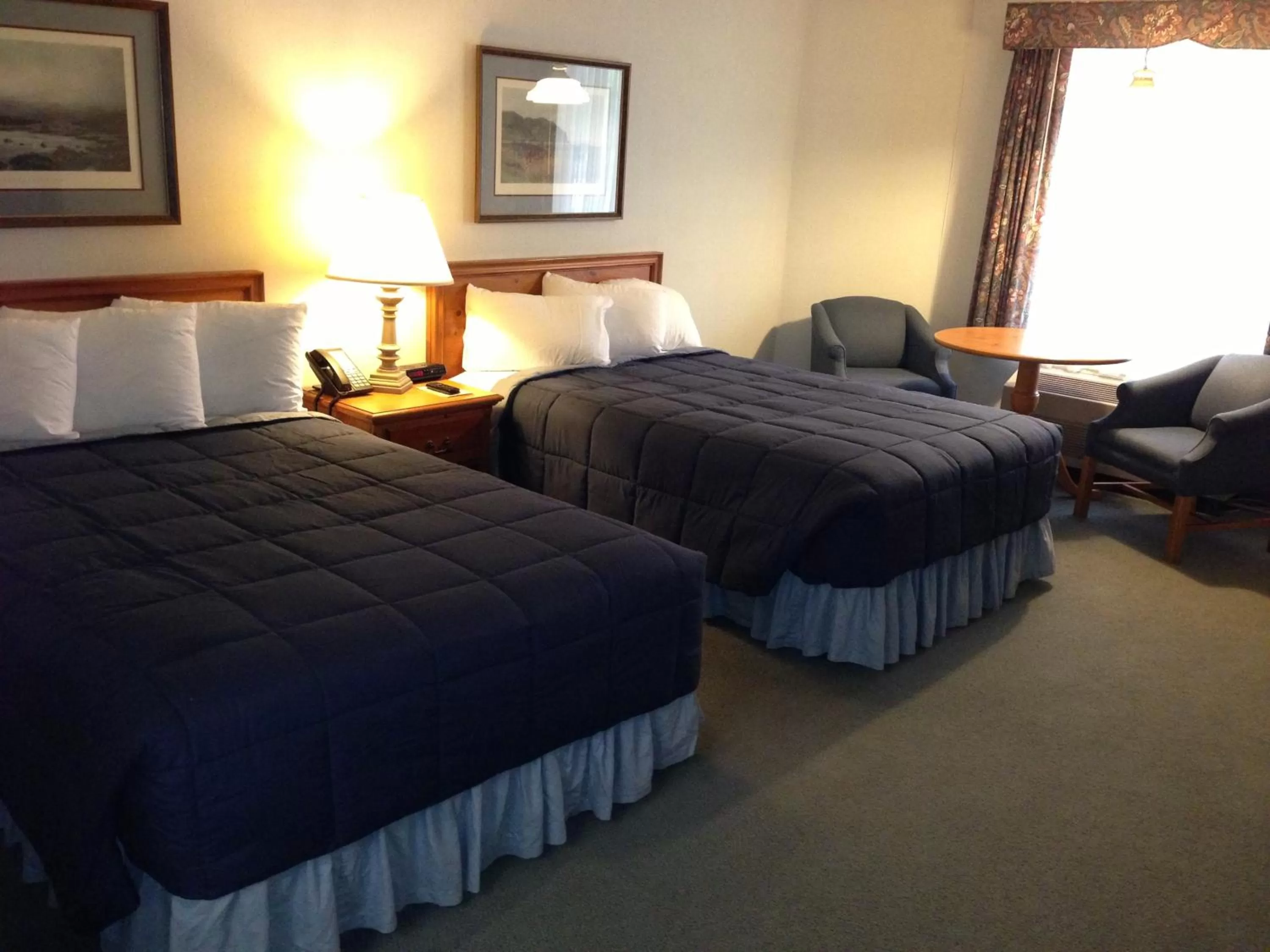 Premium Two Double Beds in Fontana Village Inn