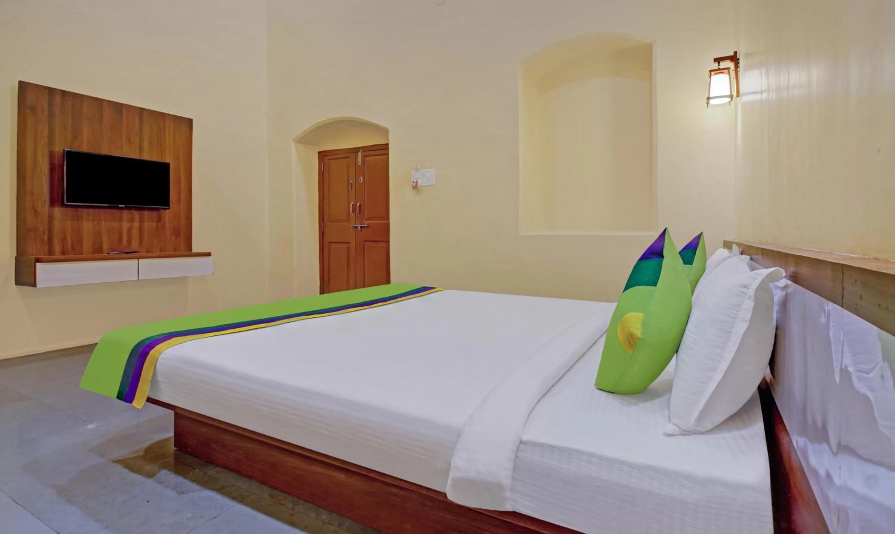 Bed in Treebo Trend Shalimar In The Forest Matheran